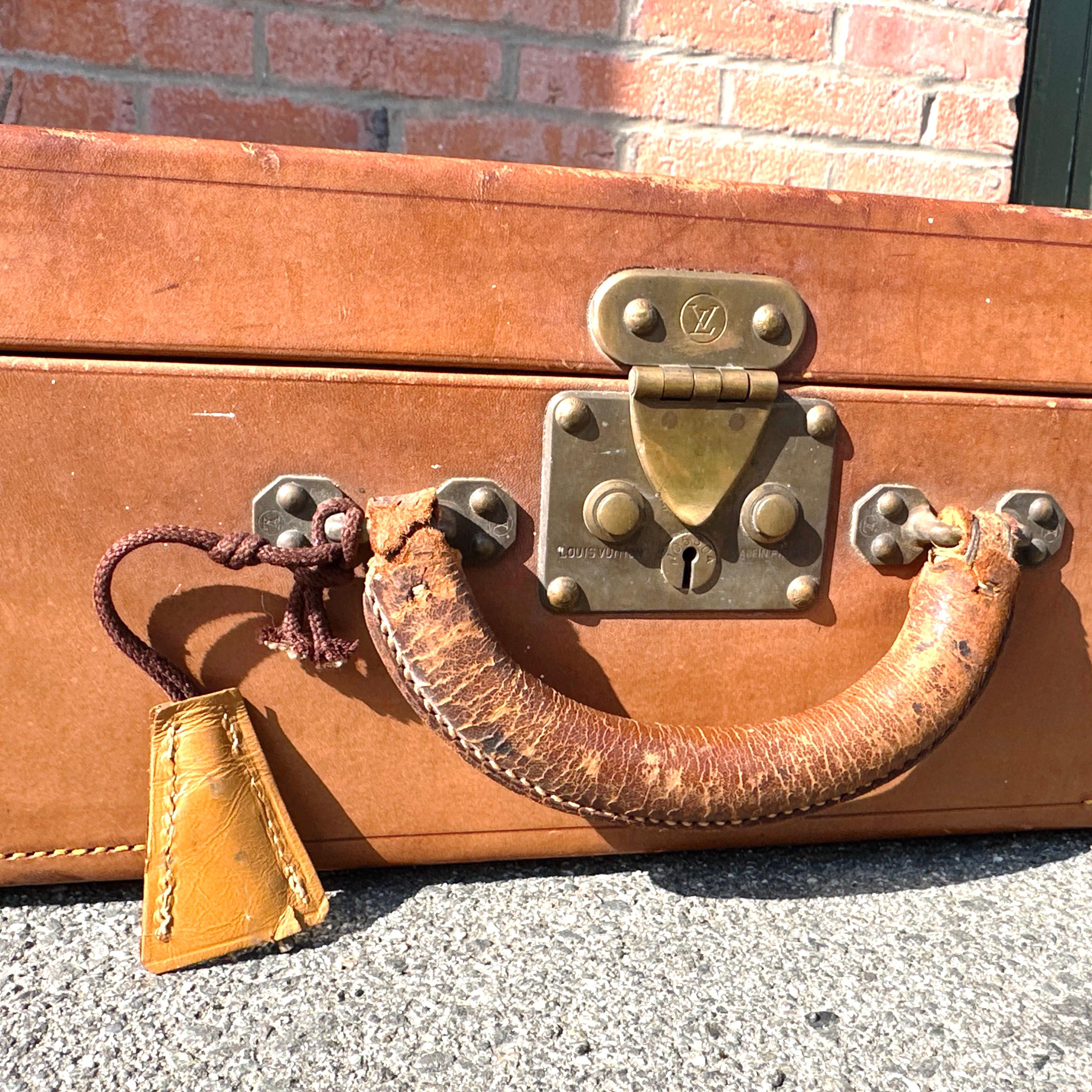 Antique LOUIS VUITTON Leather Hardcase Suitcase – Early 20th Century For Sale 14