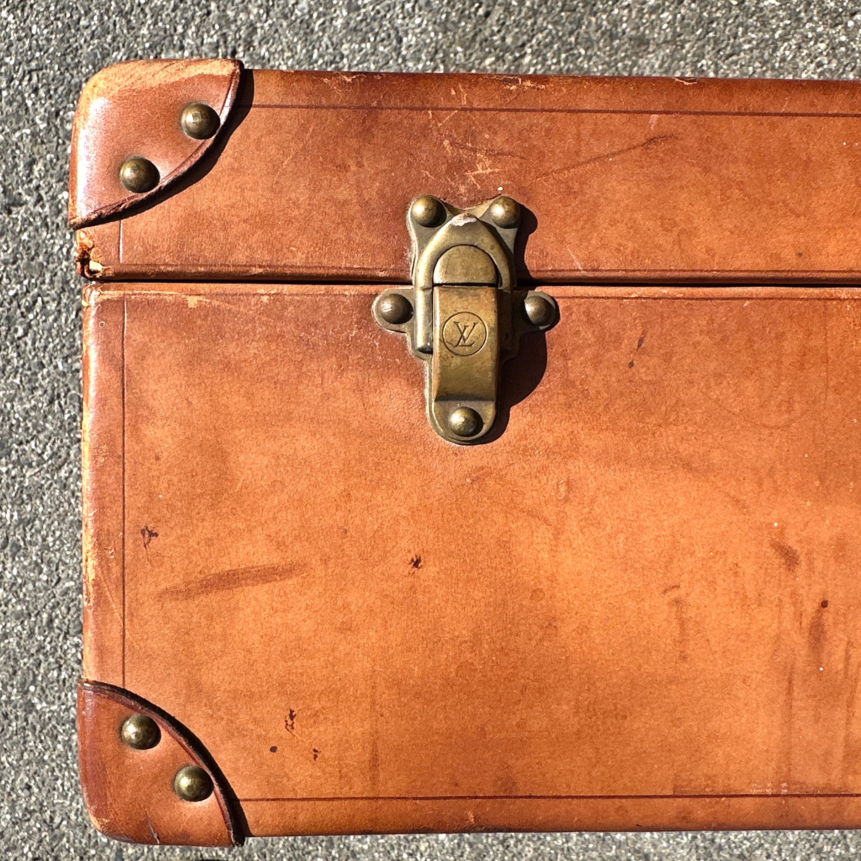 Antique LOUIS VUITTON Leather Hardcase Suitcase – Early 20th Century For Sale 2