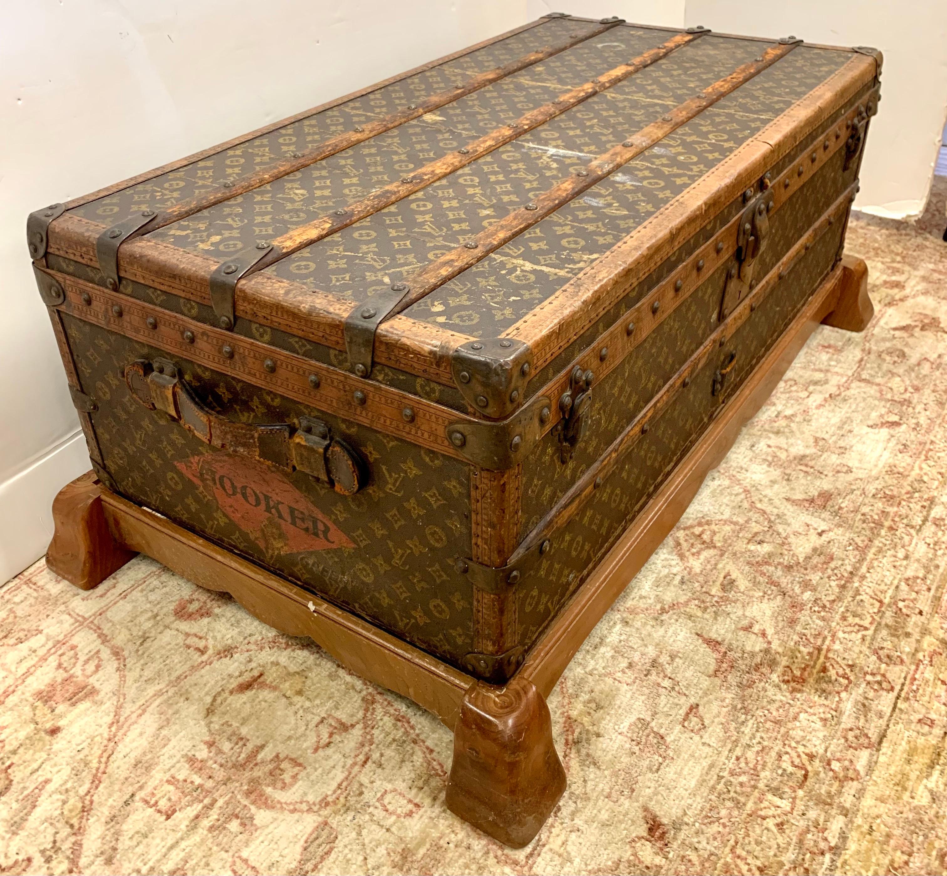 louis vuitton coffee table trunk