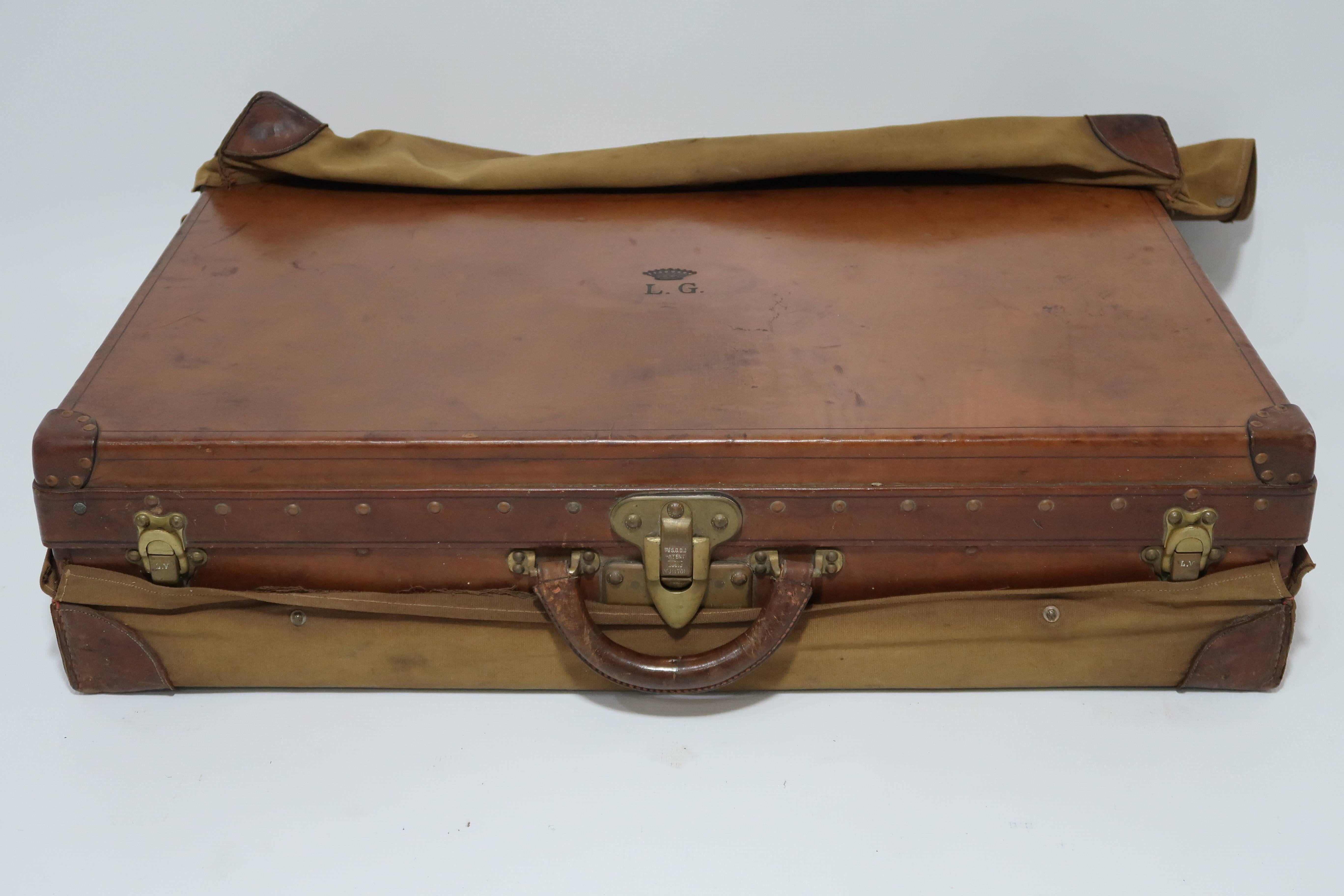 For sale an antique Louis Vuitton leather case with engraved crown and the original LV cover.
In very good condition with a great patina and interesting but not confirmed provenance.