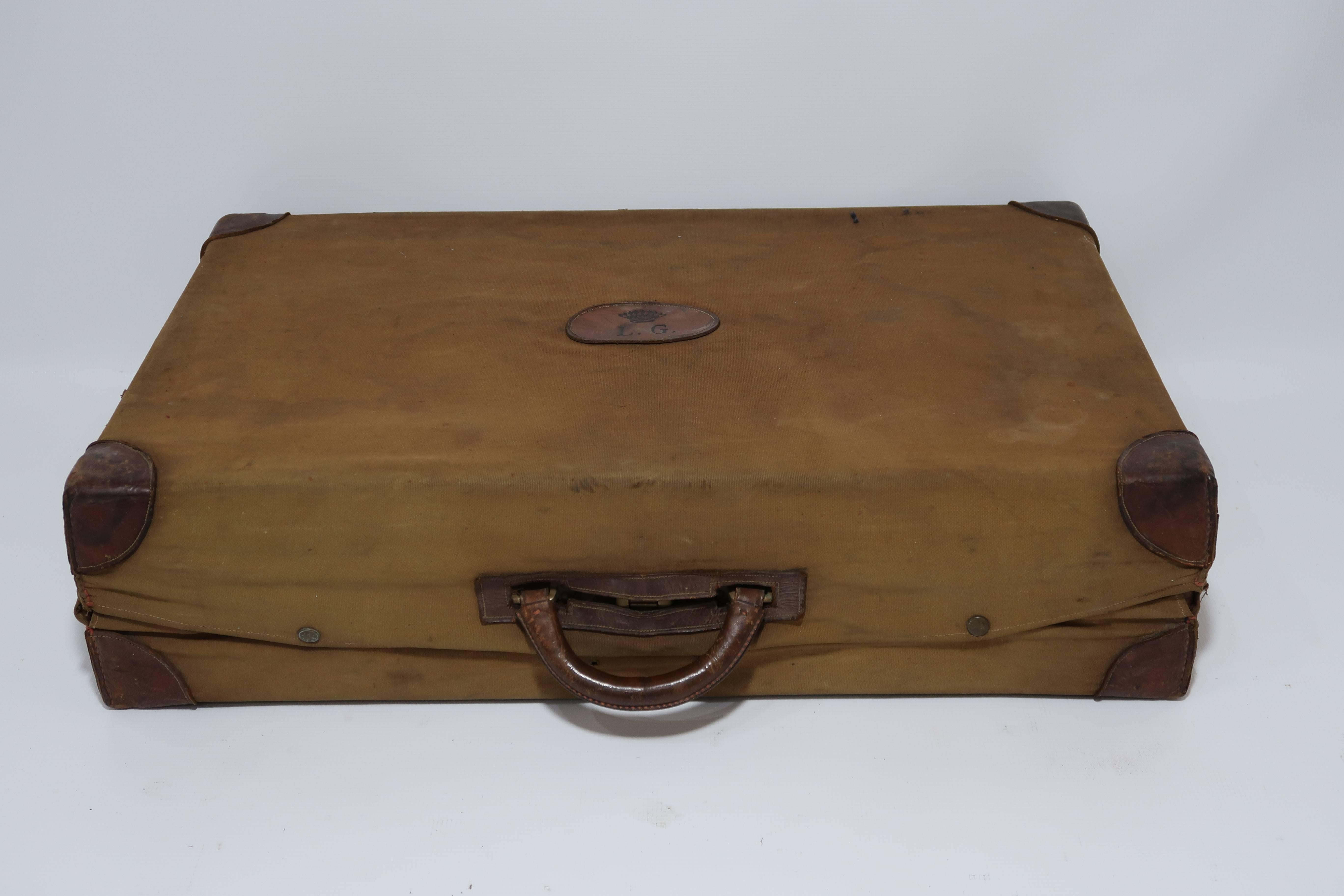 Antique Louis Vuitton Royal Leather Case Trunk with Original Cover and Crown In Good Condition For Sale In London, GB
