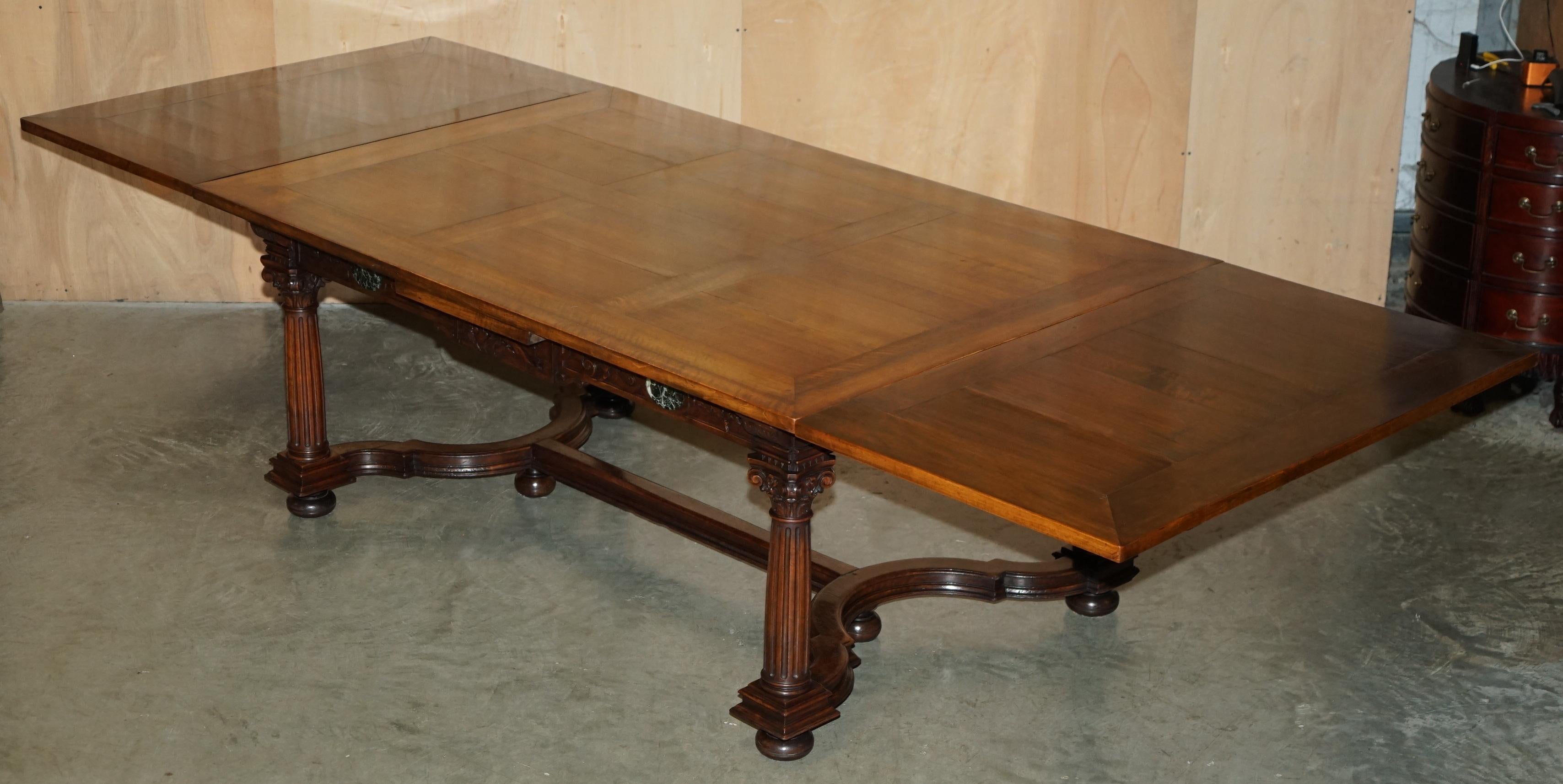 ANTIQUE LOUIS XIII REVIVAL 10 PERSONNES SUITE DE TABLE ET CHAISE EN NOYER ET MARBRE en vente 2