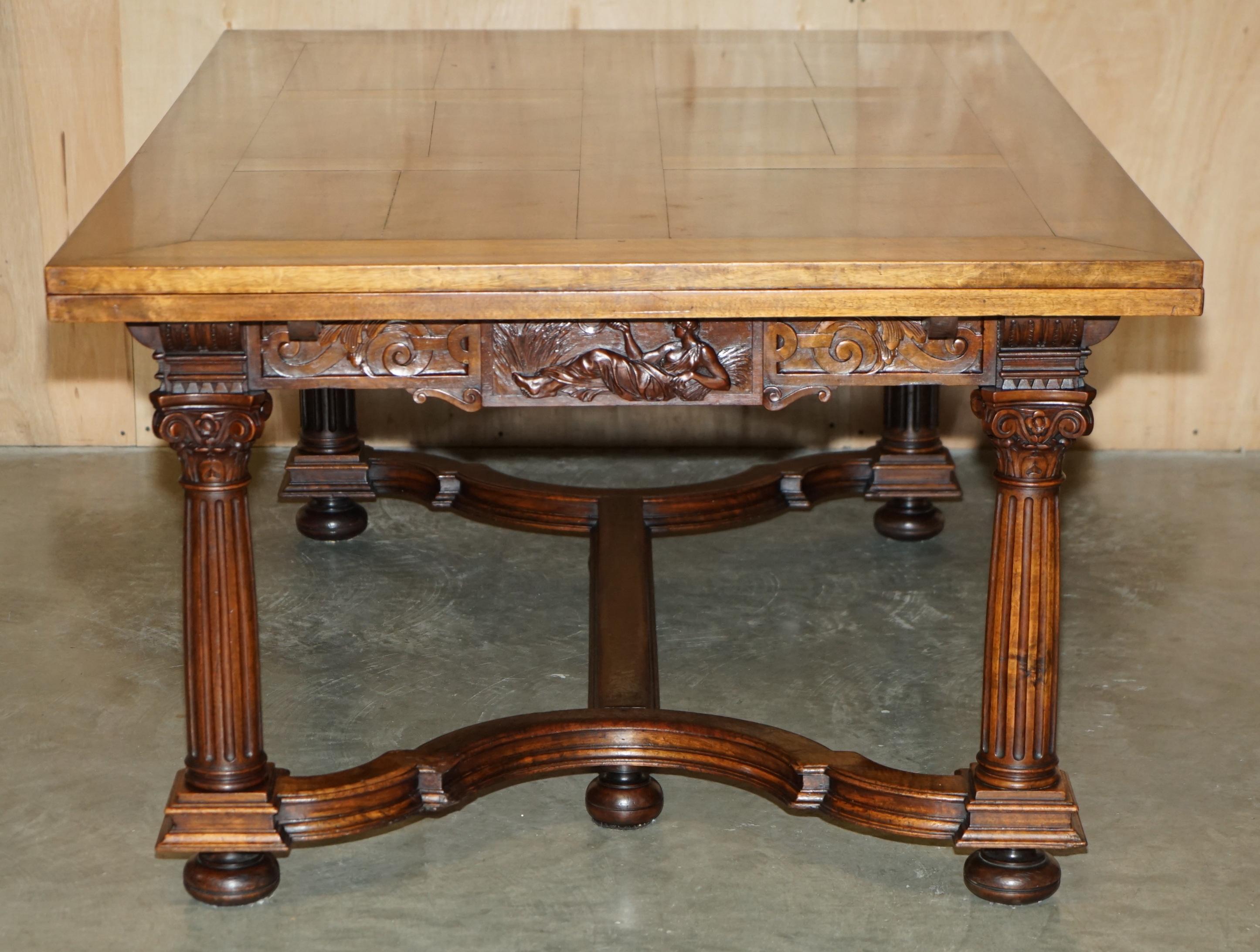Marbre ANTIQUE LOUIS XIII REVIVAL 10 PERSONNES SUITE DE TABLE ET CHAISE EN NOYER ET MARBRE en vente