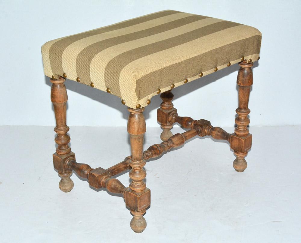 Antique Louis XIII Style Stool In Good Condition In Sheffield, MA