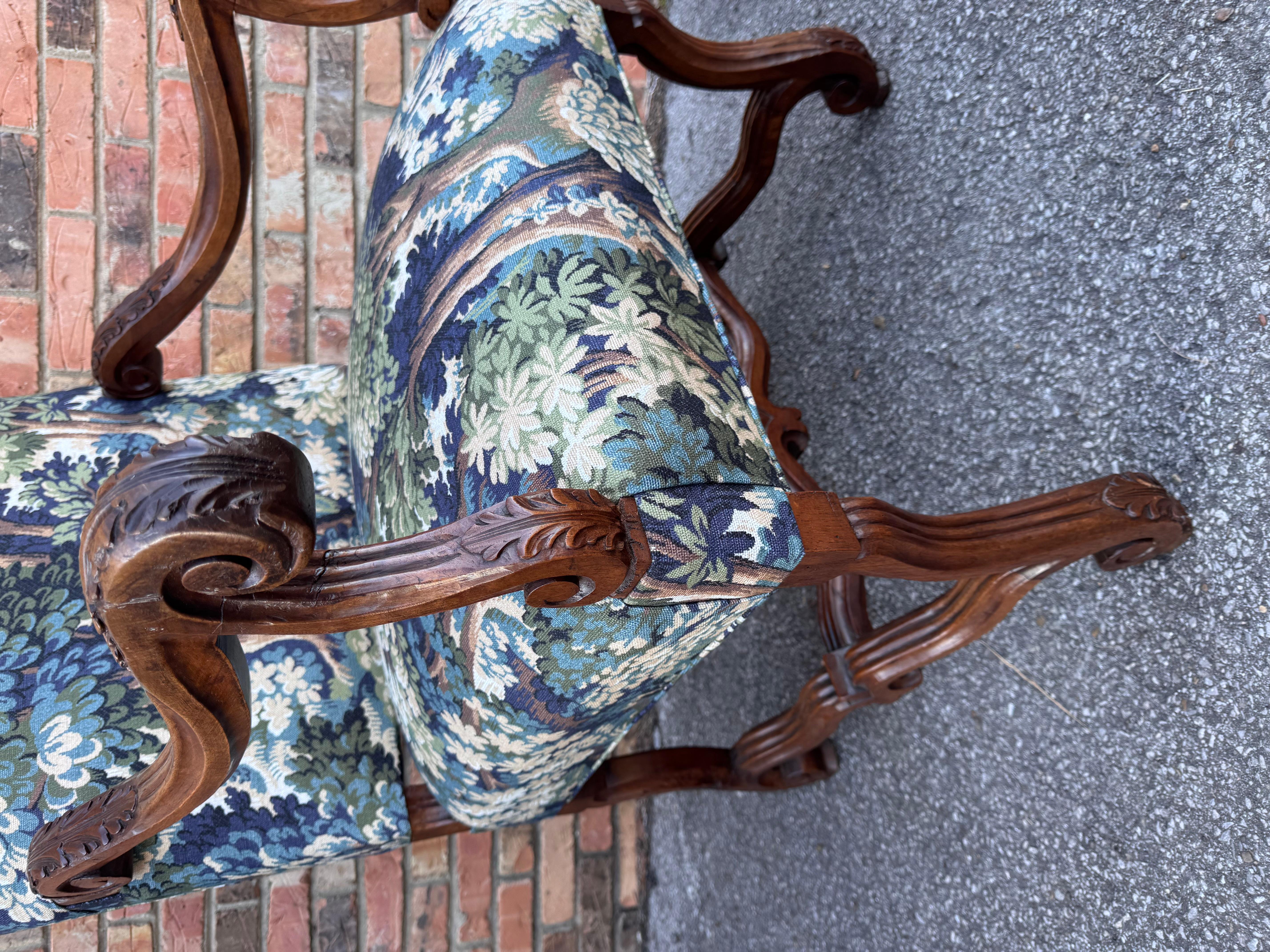 Français Fauteuil français ancien Louis XIV en vente