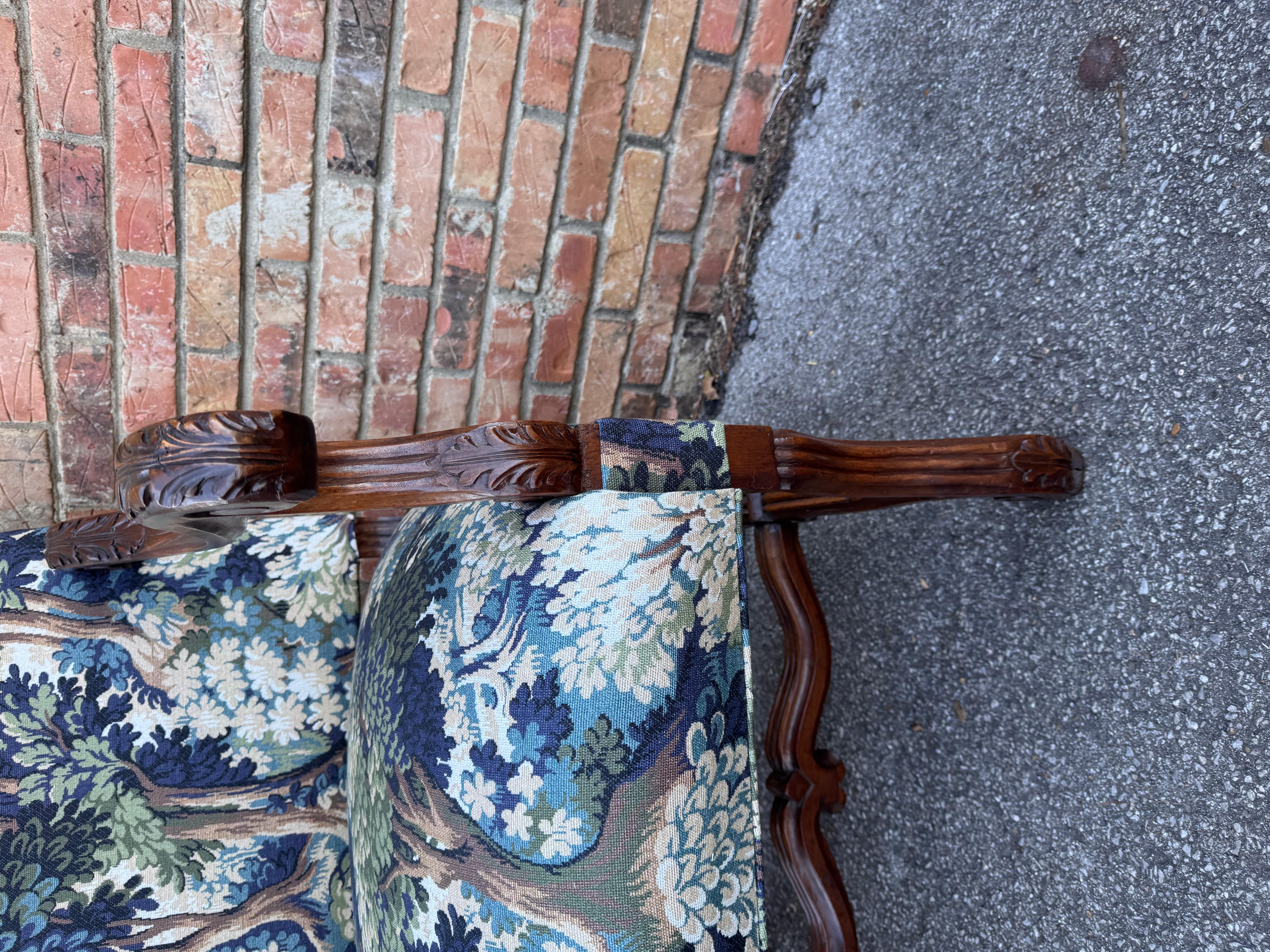 Fauteuil français ancien Louis XIV Bon état - En vente à Nashville, TN