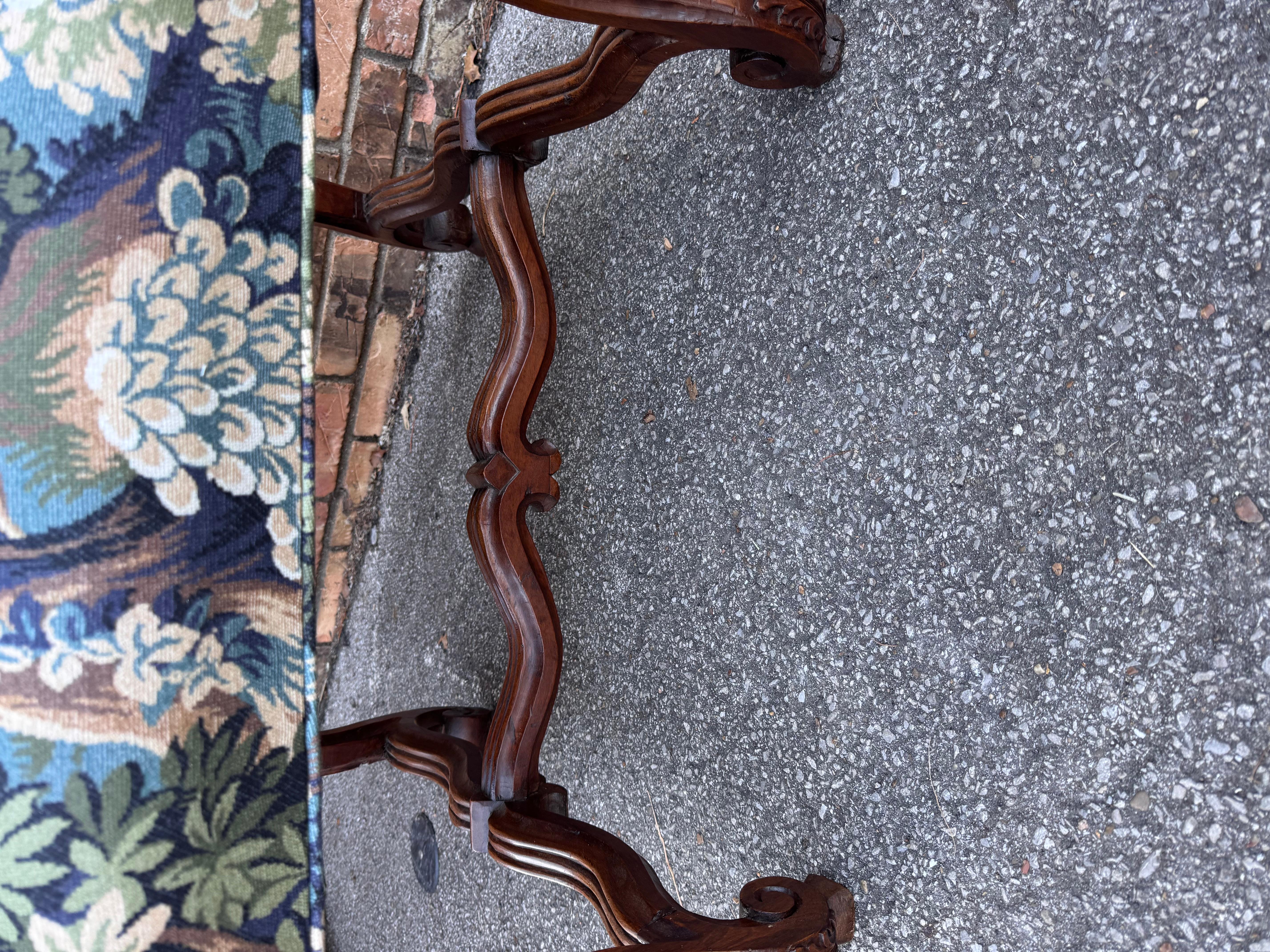 Tissu Fauteuil français ancien Louis XIV en vente