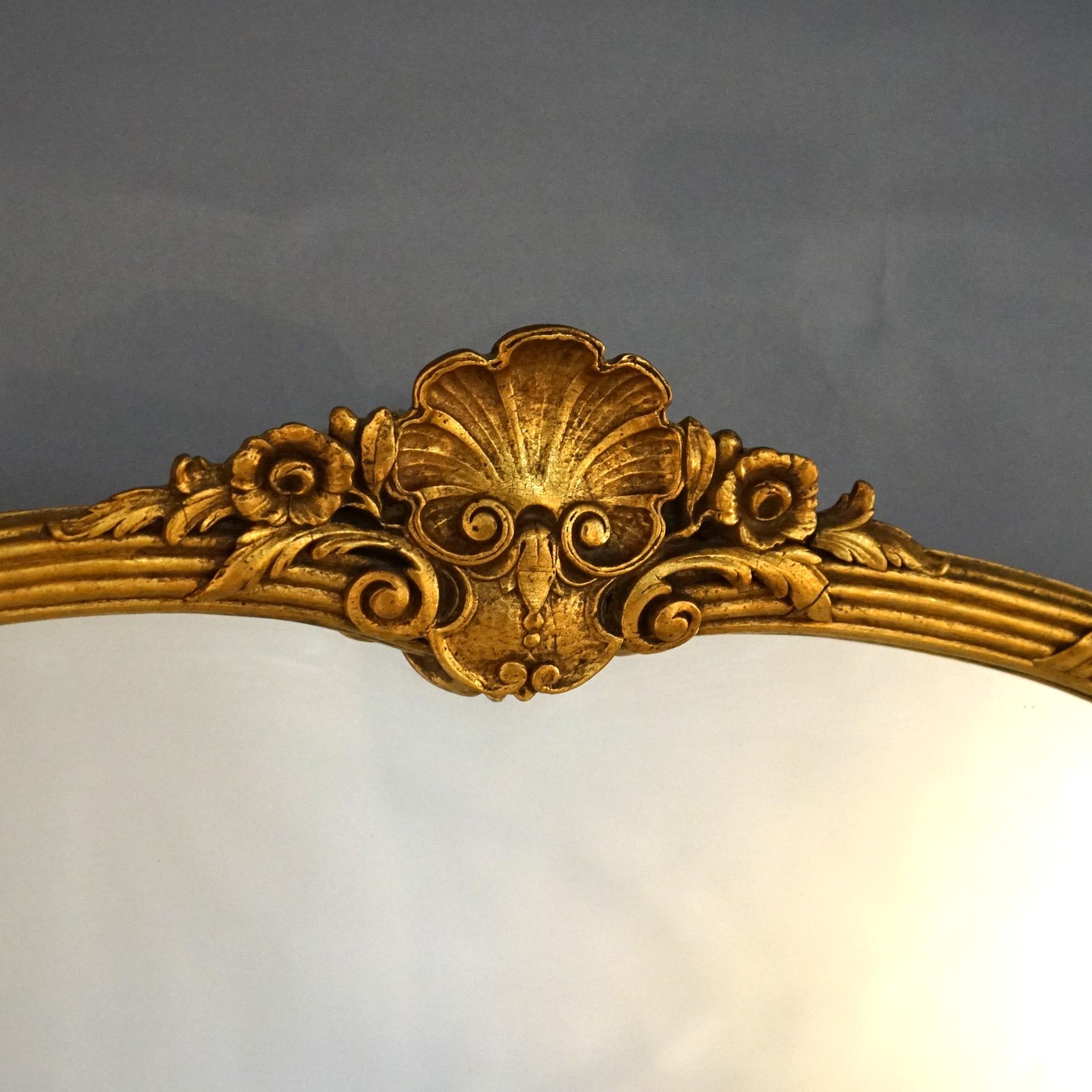 Antiguo Espejo de Pared Luis XIV de Madera Dorada con Elementos Florales y de Concha C1930 en Bueno Estado en Big Flats, NY