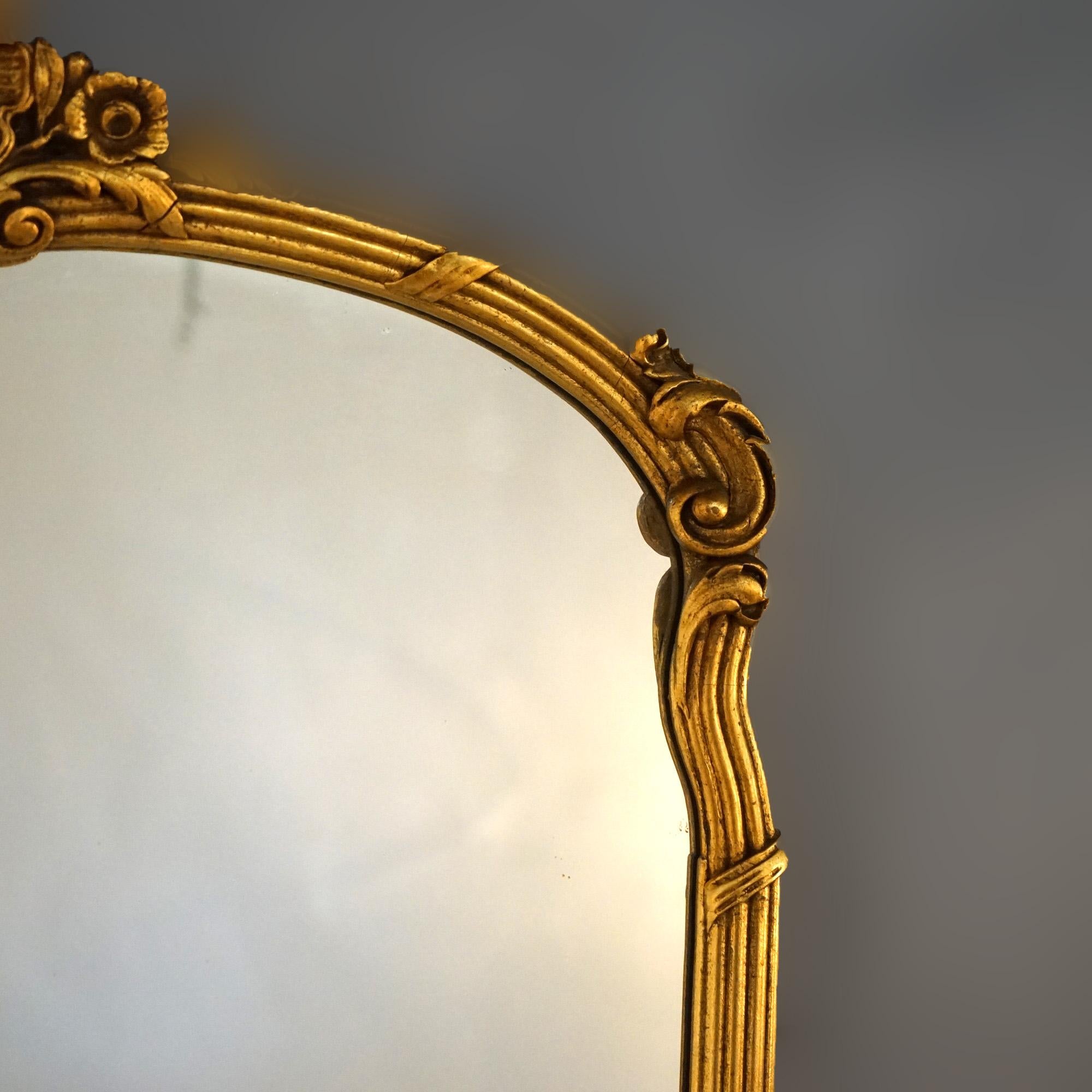 Antiguo Espejo de Pared Luis XIV de Madera Dorada con Elementos Florales y de Concha C1930 siglo XX