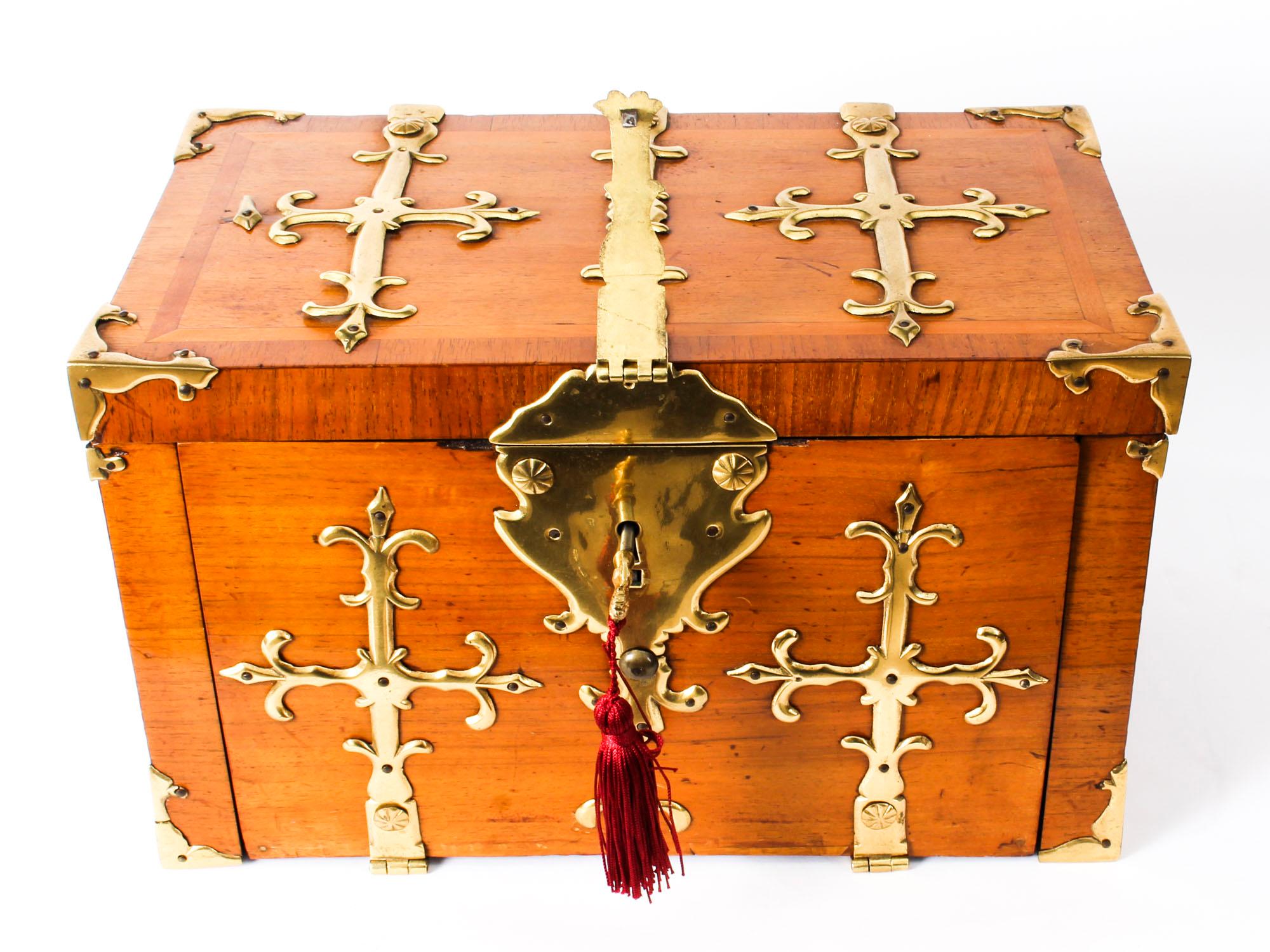 Antique Louis XIV Kingwood and Gilt Bronze Strongbox Coffre Fort, 17th Century 9