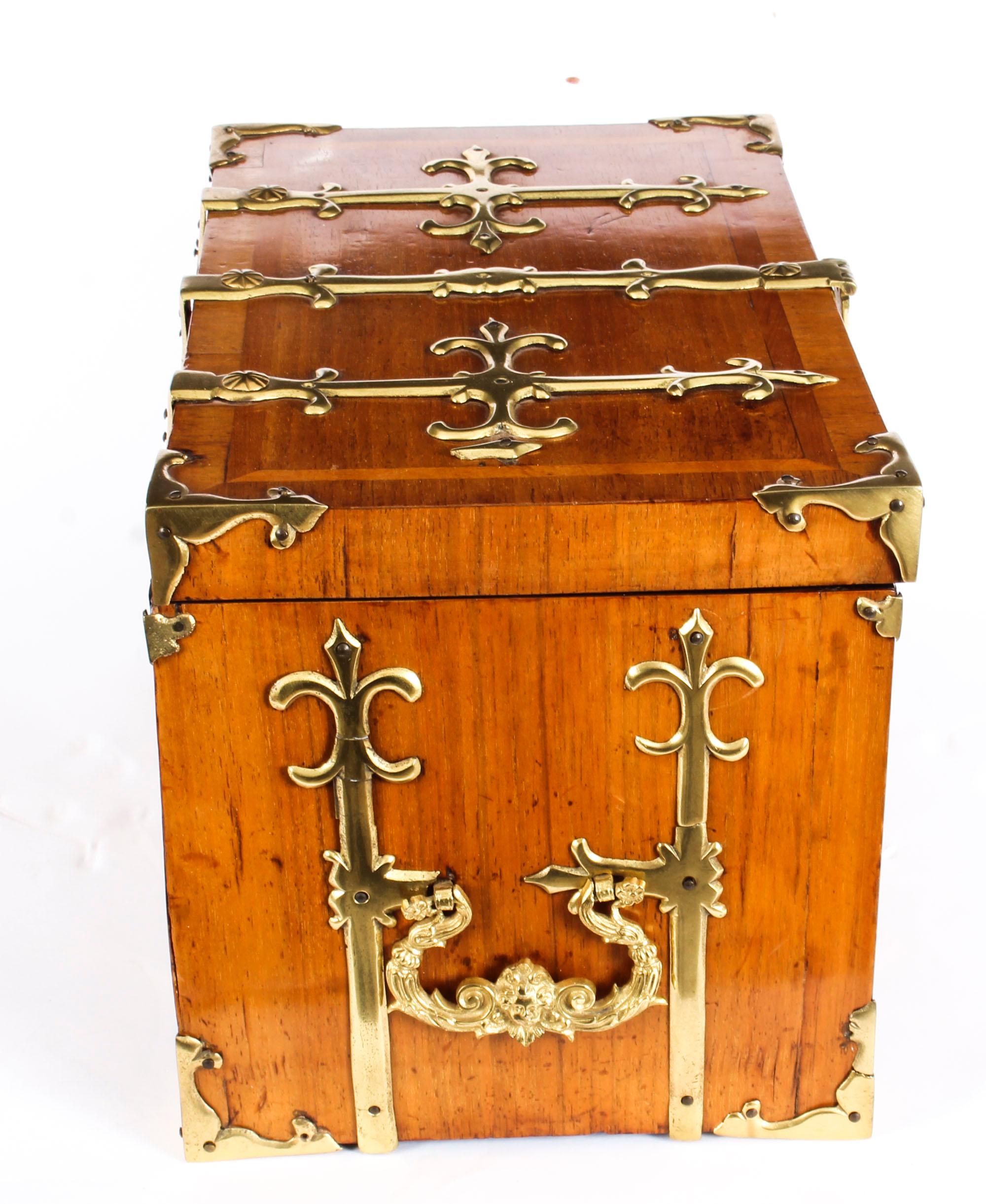 Antique Louis XIV Kingwood and Gilt Bronze Strongbox Coffre Fort, 17th Century 10