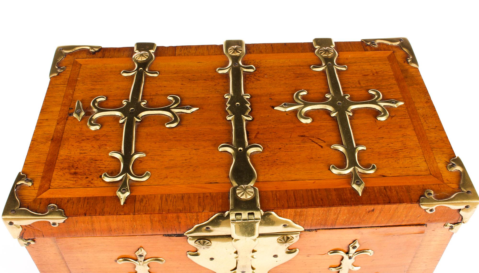 Antique Louis XIV Kingwood and Gilt Bronze Strongbox Coffre Fort, 17th Century 11