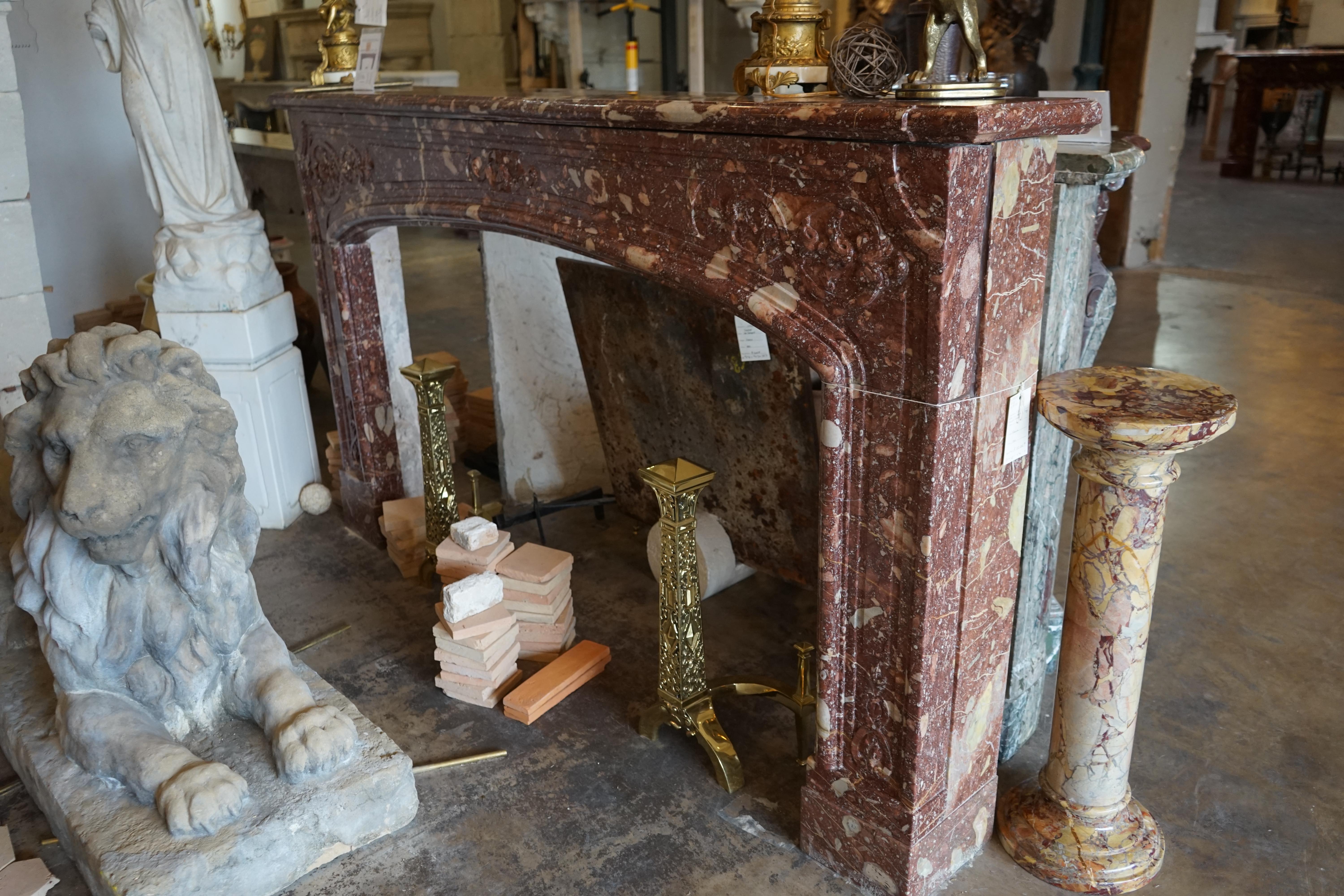 XVIIIe siècle Cheminée ancienne en marbre Louis XIV en vente