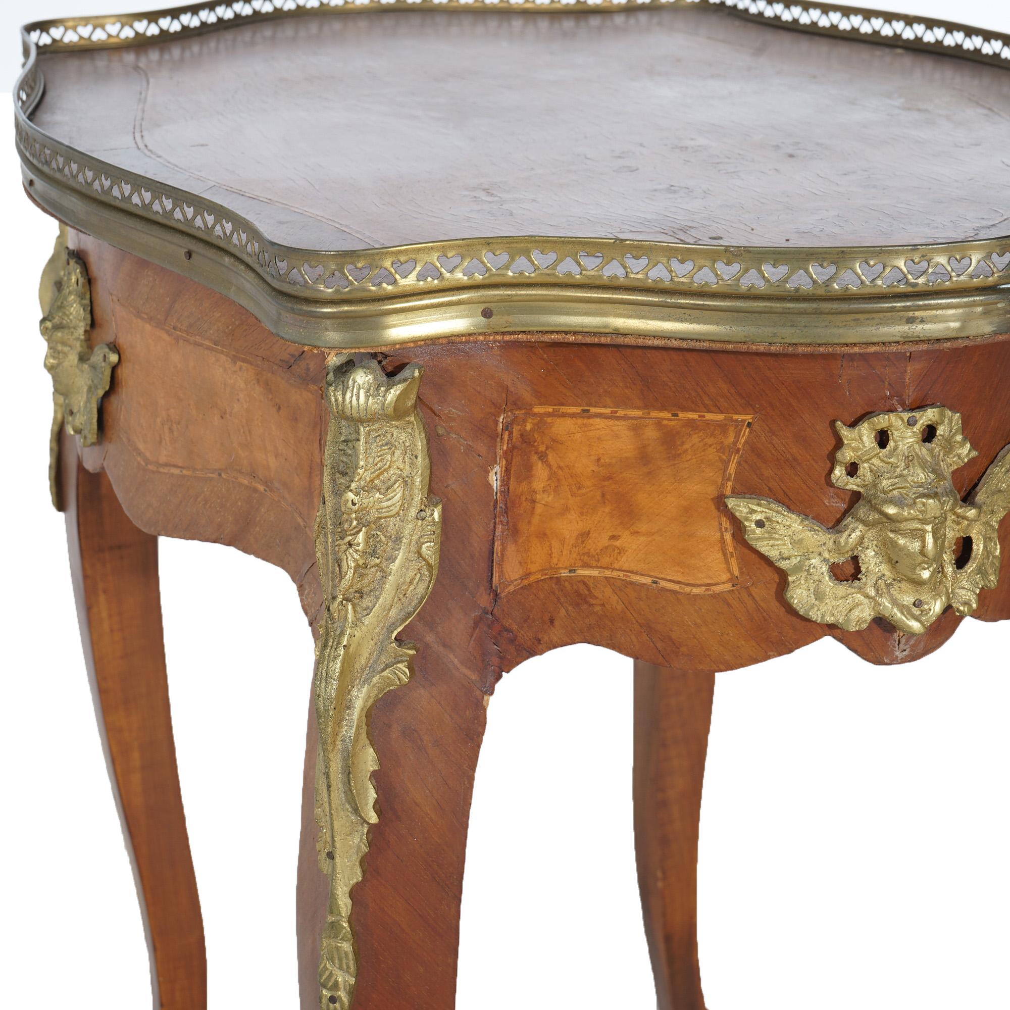 Table d'appoint ancienne de style Louis XIV en bois de roi, loupe et incrustation de bronze doré C1890 en vente 10