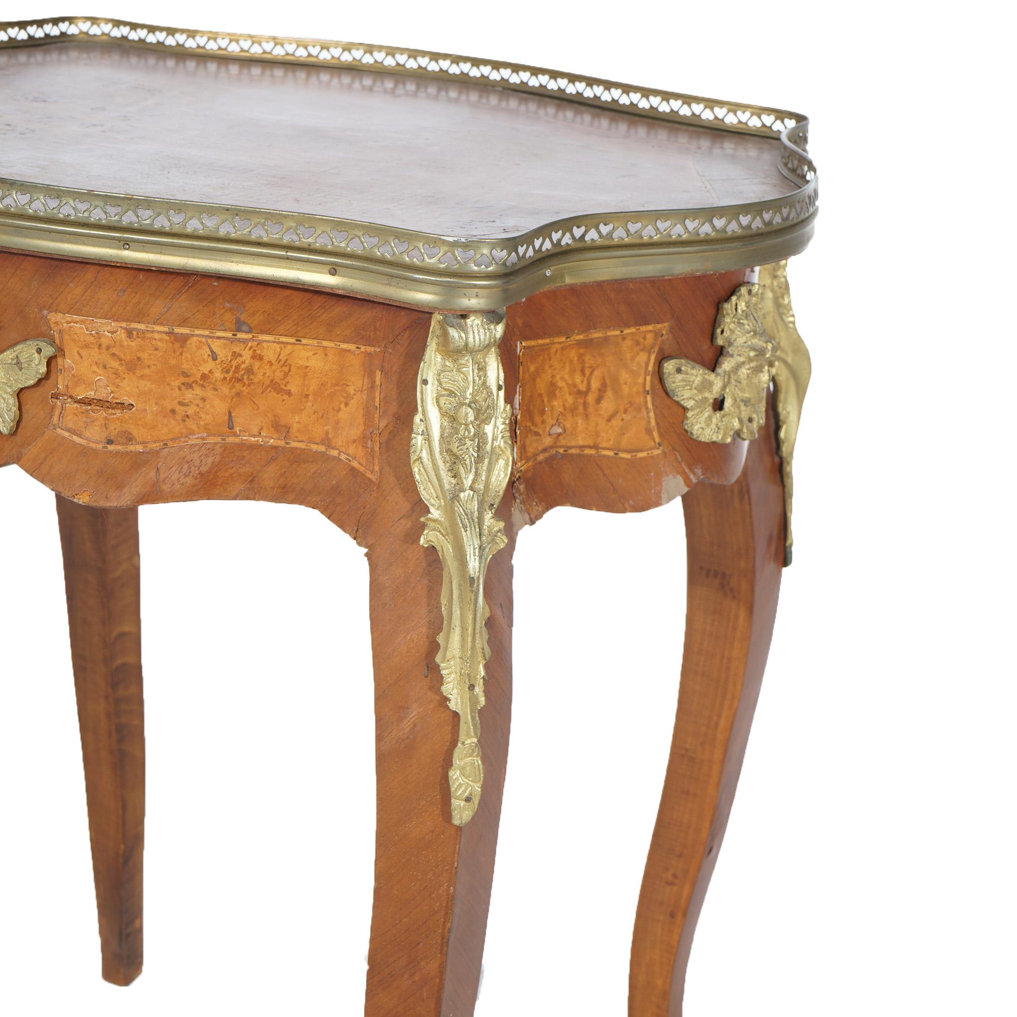 XIXe siècle Table d'appoint ancienne de style Louis XIV en bois de roi, loupe et incrustation de bronze doré C1890 en vente