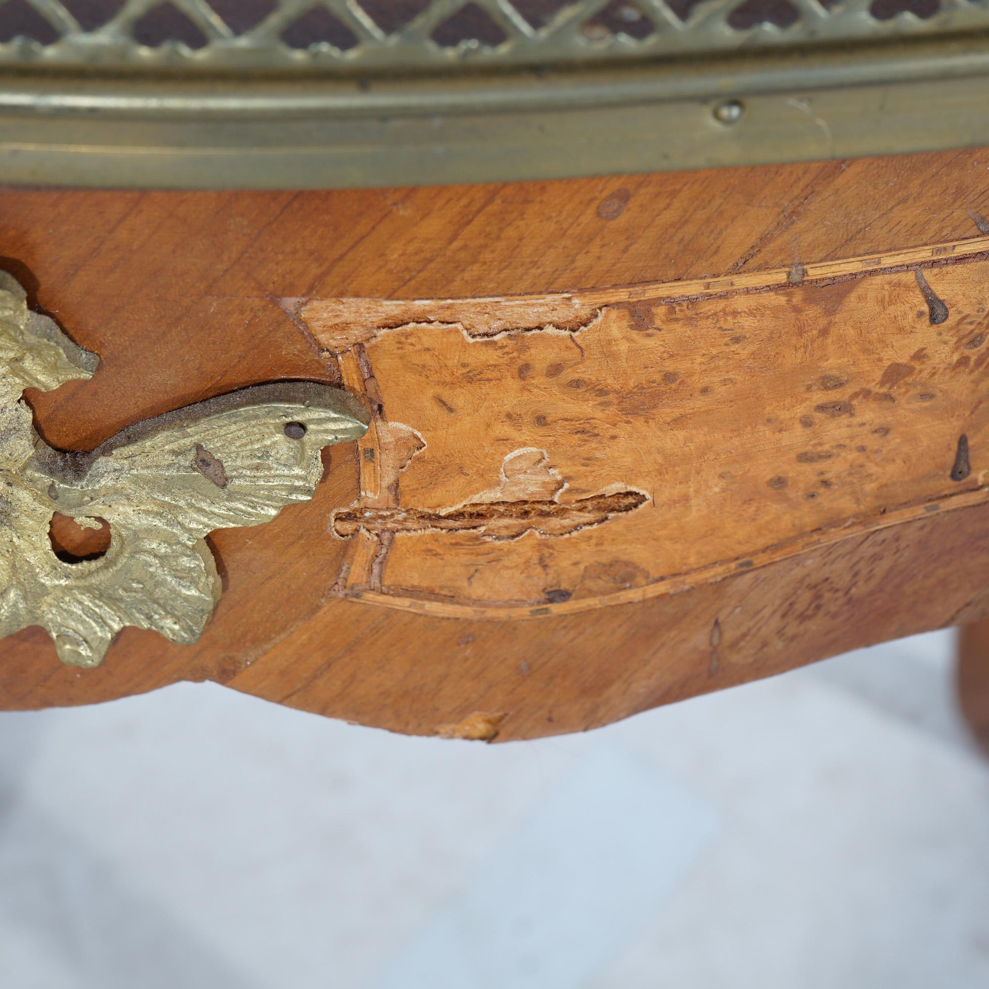 Table d'appoint ancienne de style Louis XIV en bois de roi, loupe et incrustation de bronze doré C1890 en vente 2