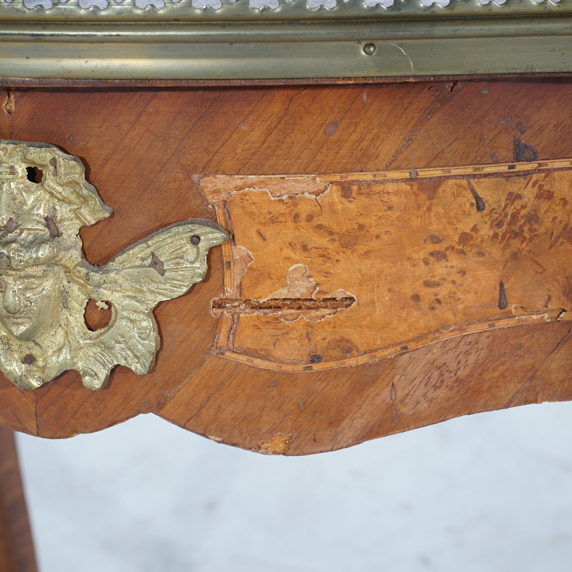 Table d'appoint ancienne de style Louis XIV en bois de roi, loupe et incrustation de bronze doré C1890 en vente 3