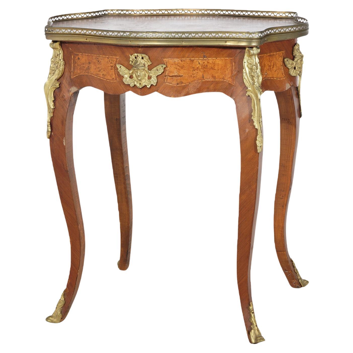 Table d'appoint ancienne de style Louis XIV en bois de roi, loupe et incrustation de bronze doré C1890 en vente