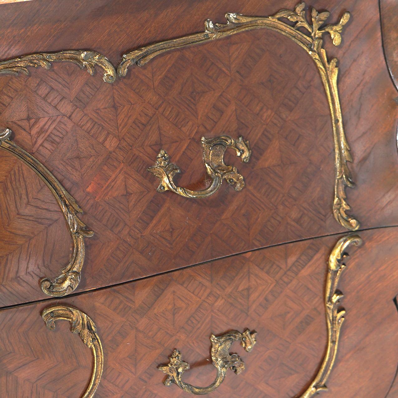 Commode ancienne de style Louis XIV en marqueterie de bois de roi et de satin, avec dessus en marbre, c1920 en vente 11