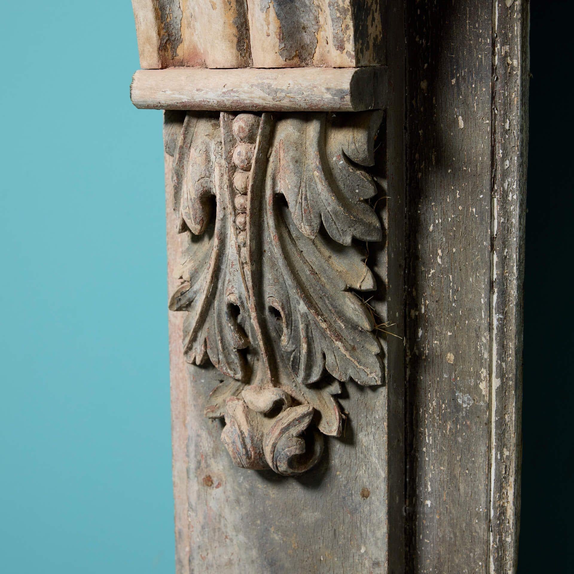 Antike Louis XIV Stil Kiefer Kamin Mantel (Holz) im Angebot