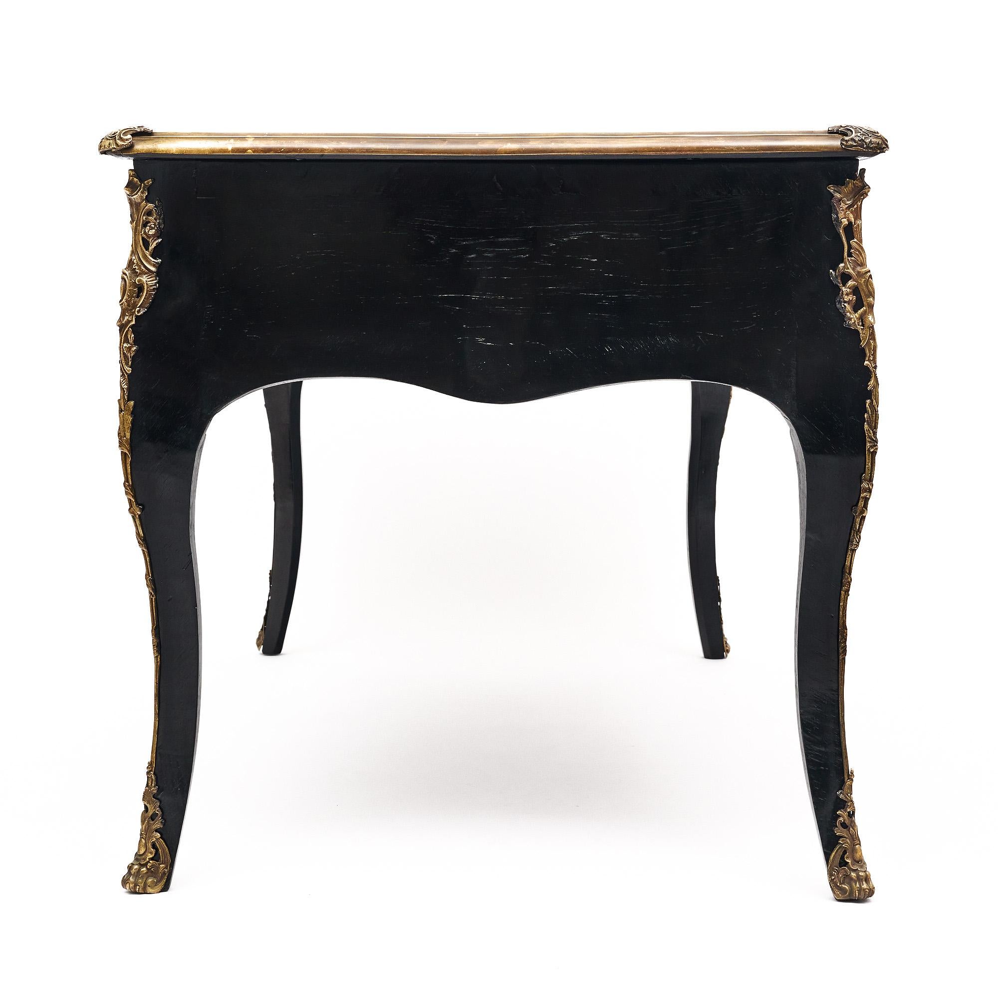 Laiton Bureau Plat de bureau ancien Louis XV en vente