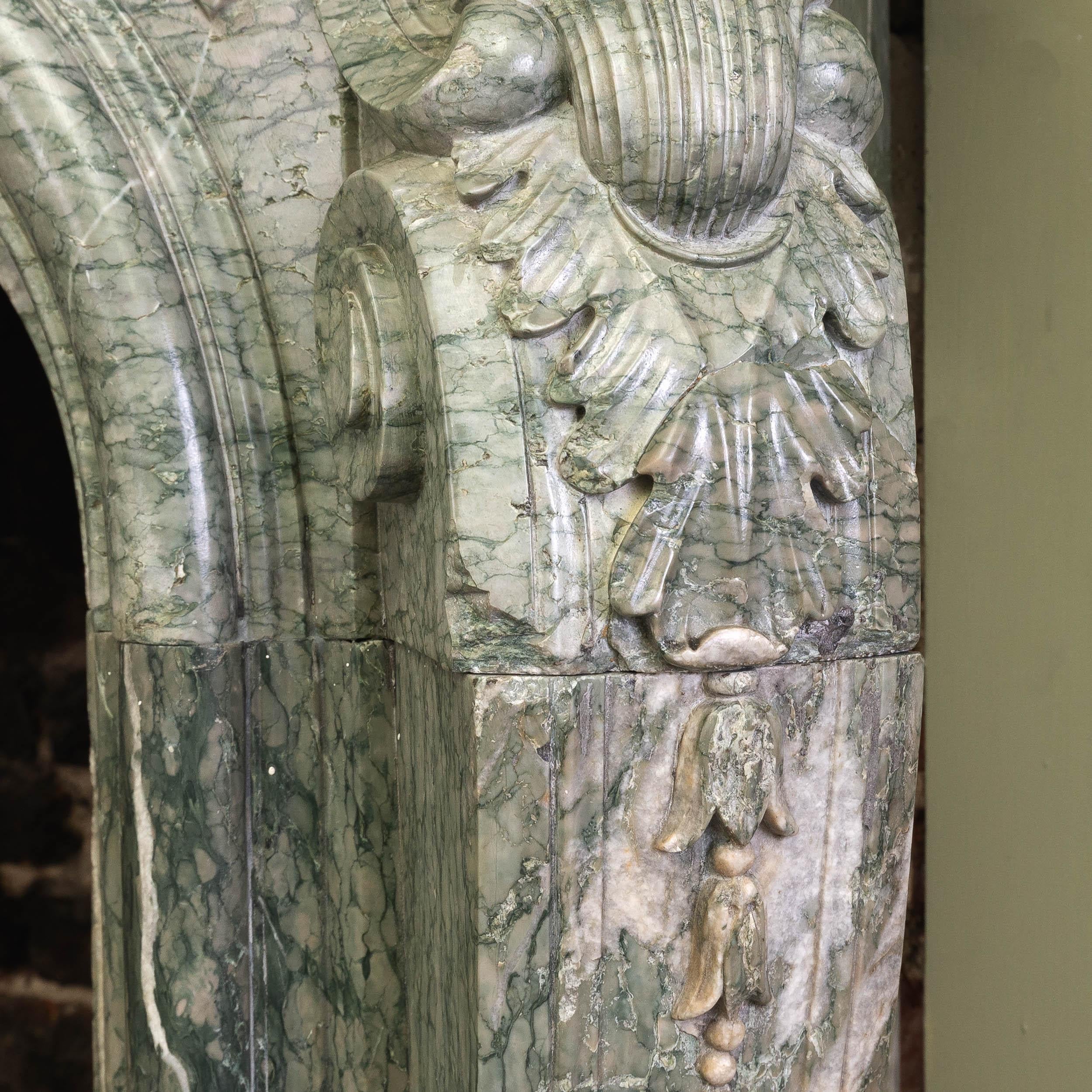 Antiker Campan Vert-Kamin im Louis-XV-Stil im Angebot 3