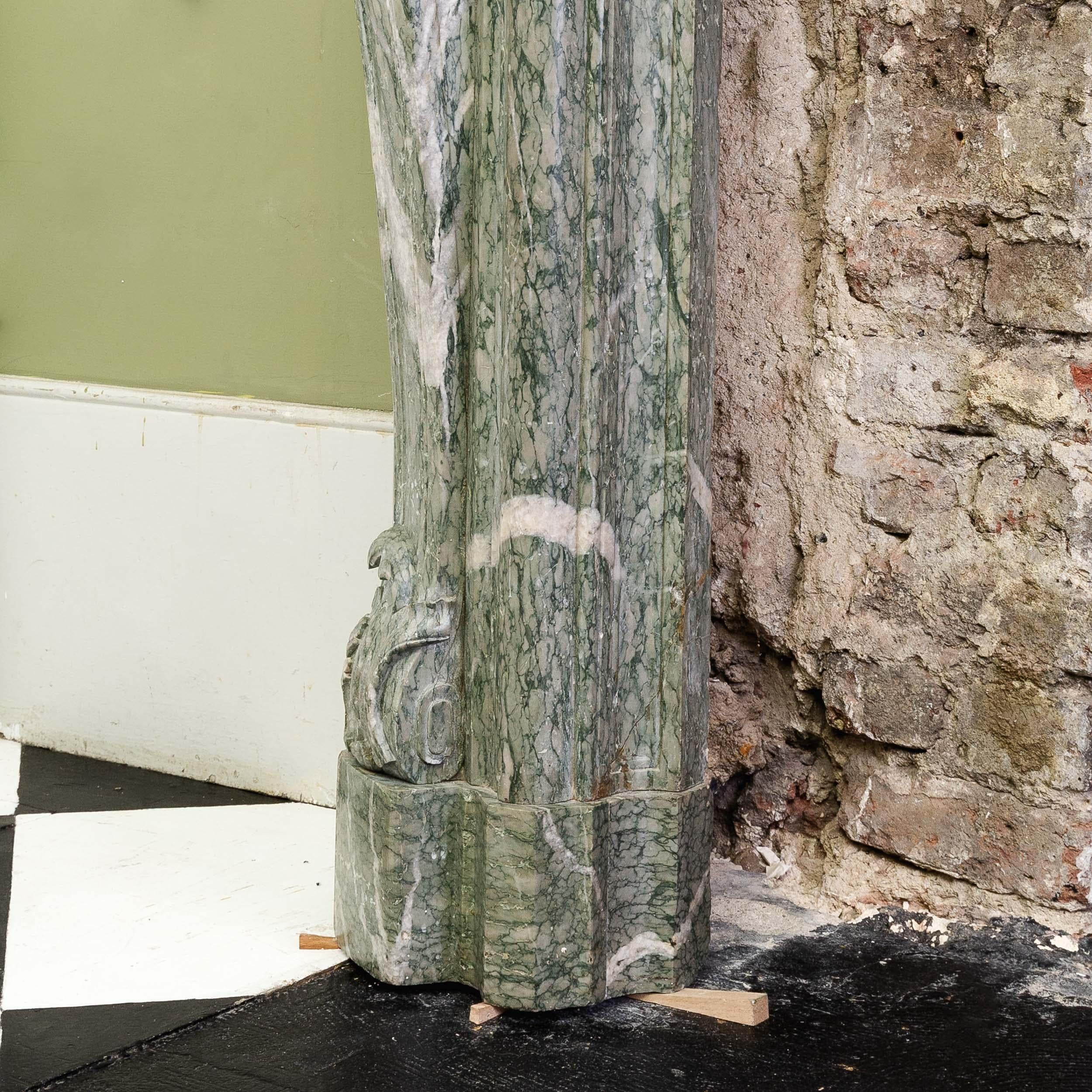 Antiker Campan Vert-Kamin im Louis-XV-Stil im Angebot 5