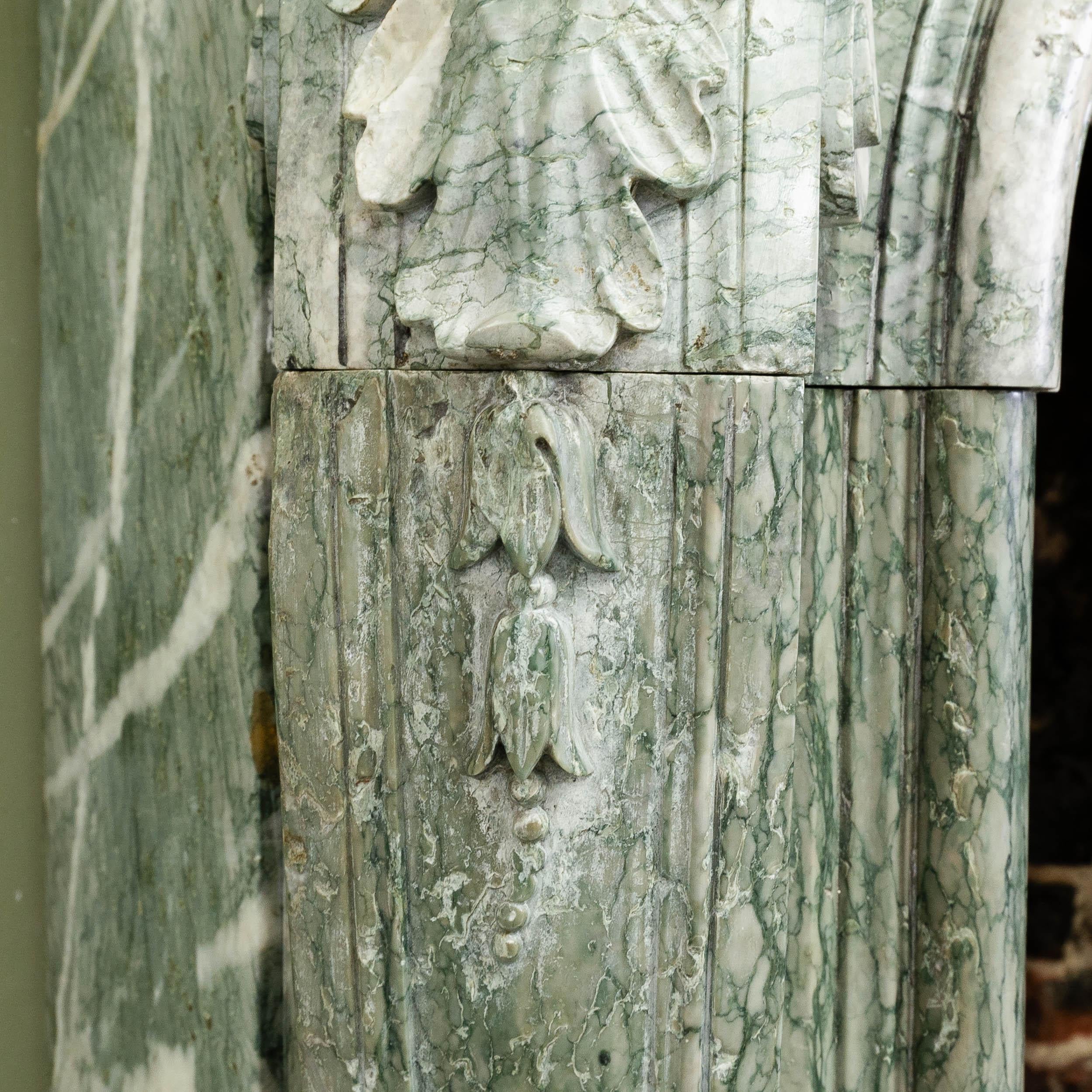 Antiker Campan Vert-Kamin im Louis-XV-Stil im Angebot 8