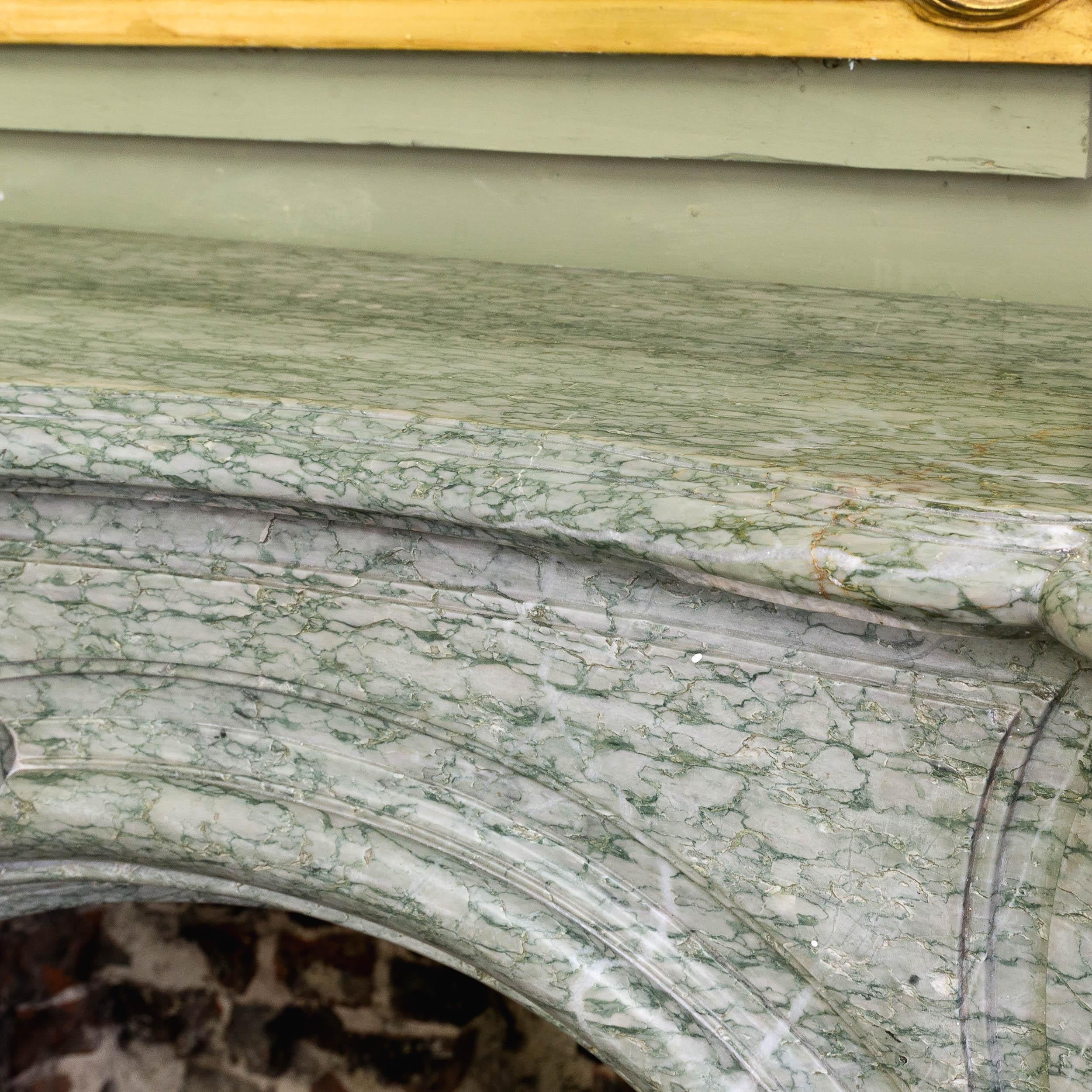 Antiker Campan Vert-Kamin im Louis-XV-Stil im Angebot 10