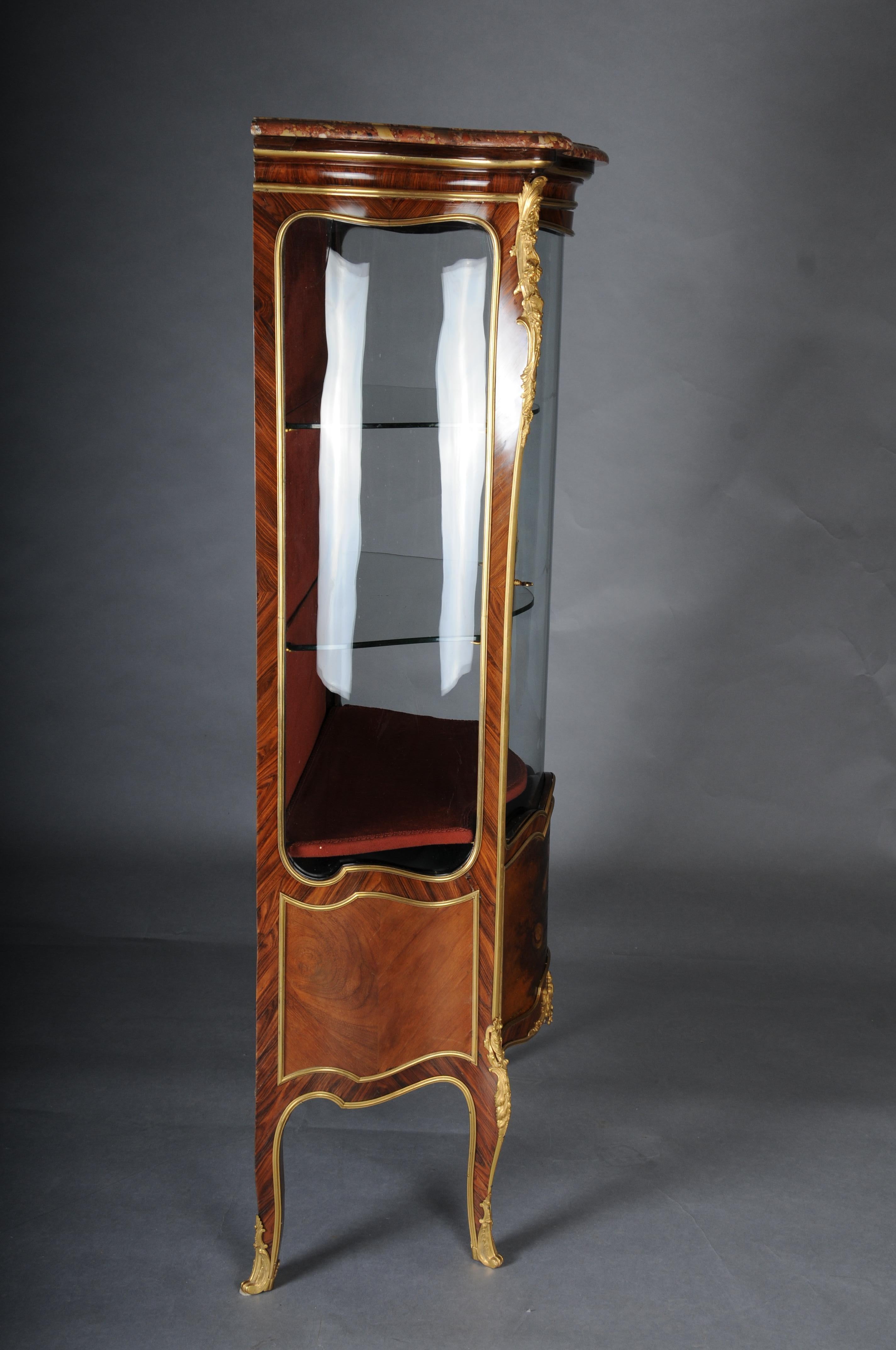 Antique Louis XV display cabinet Napoleon III, Paris, around 1880 For Sale 4