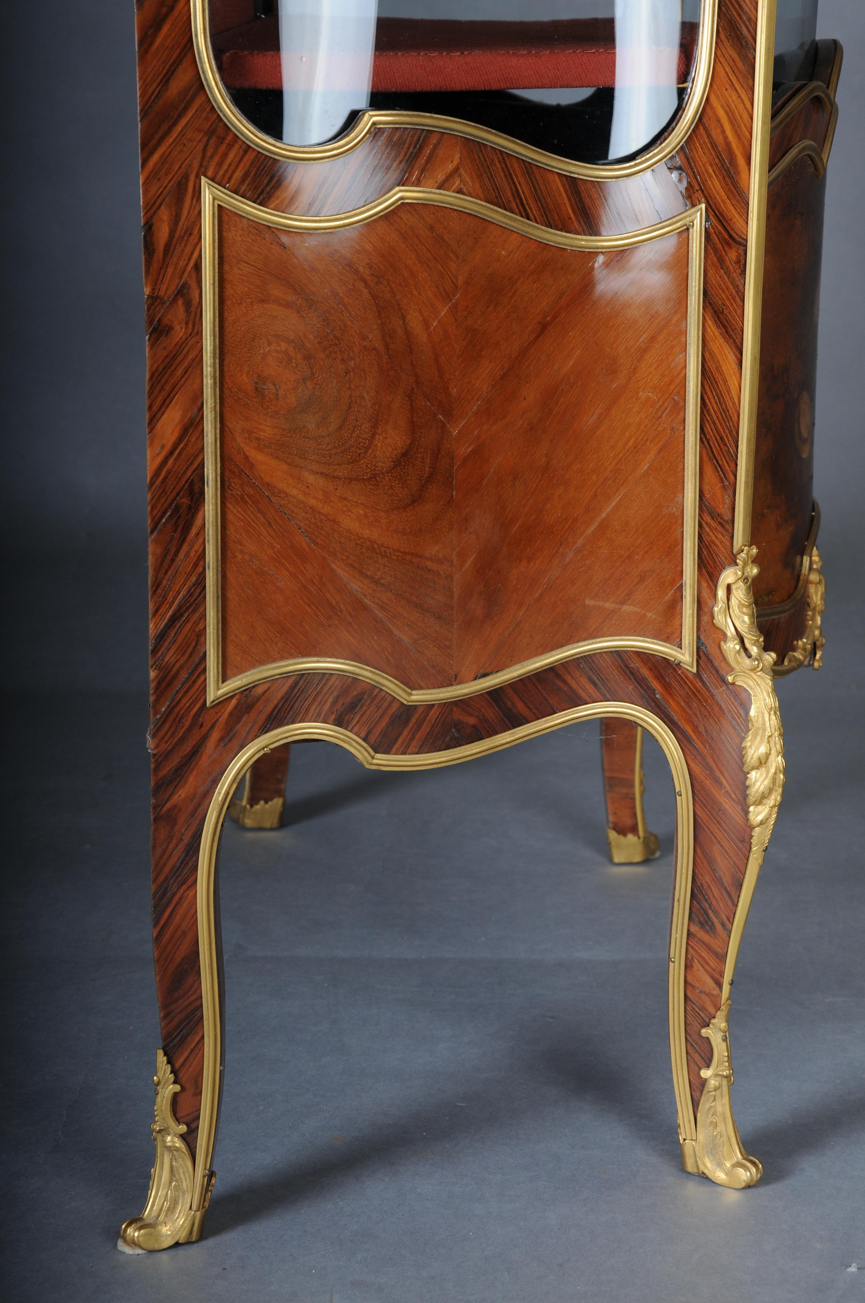 Antique Louis XV display cabinet Napoleon III, Paris, around 1880 For Sale 5