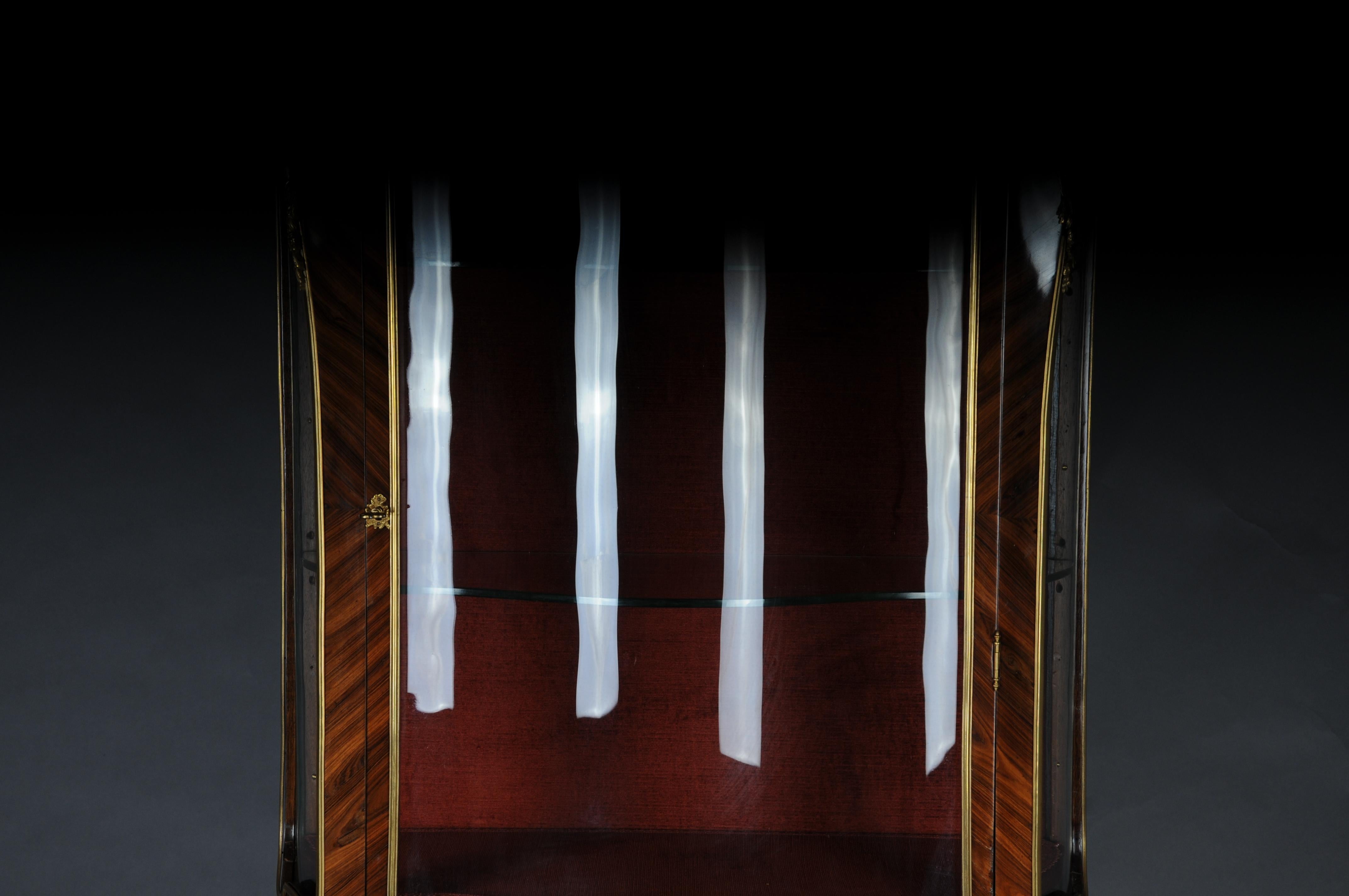 Antique Louis XV display cabinet Napoleon III, Paris, around 1880 In Good Condition For Sale In Berlin, DE