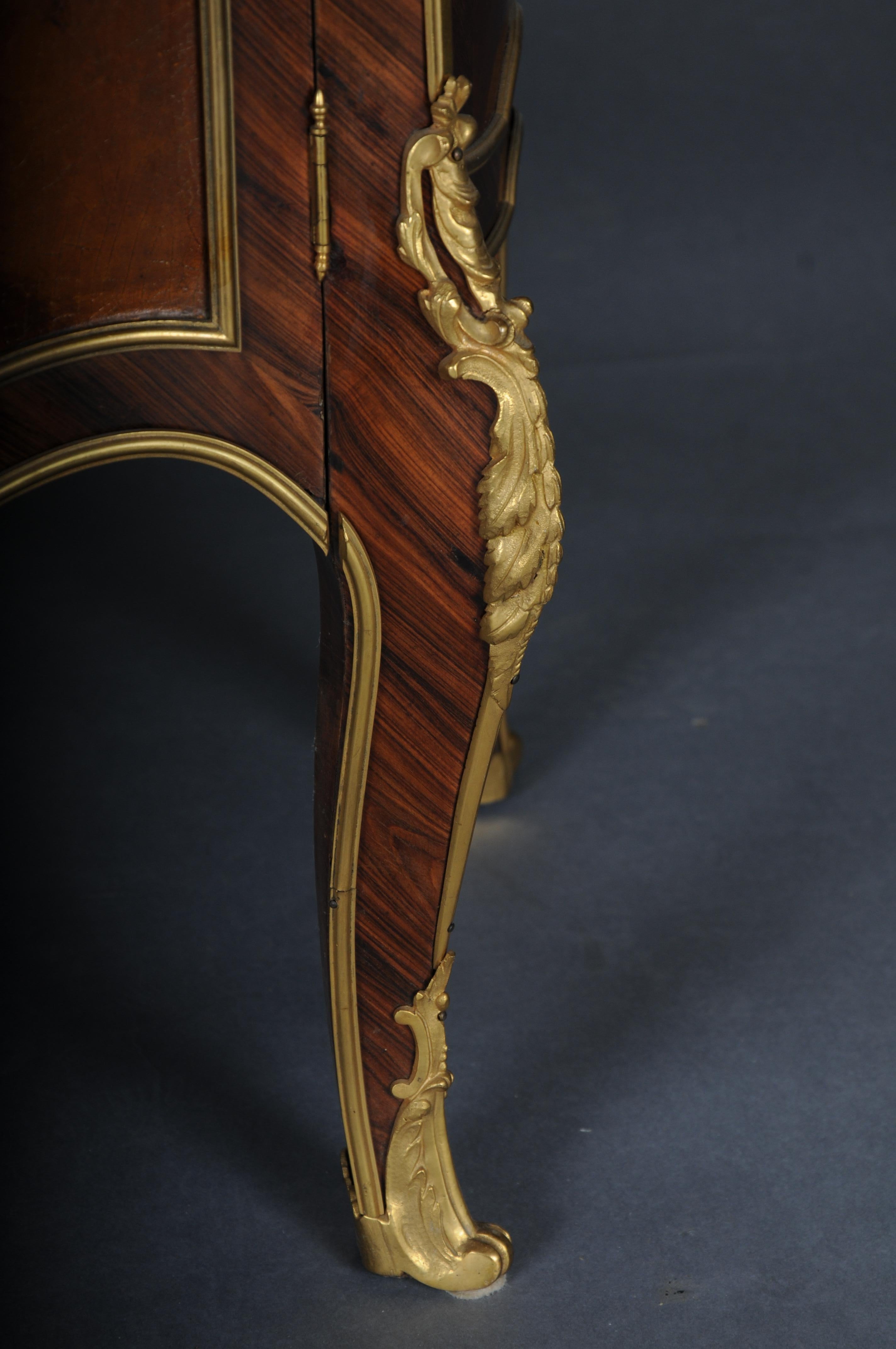 Antique Louis XV display cabinet Napoleon III, Paris, around 1880 For Sale 1