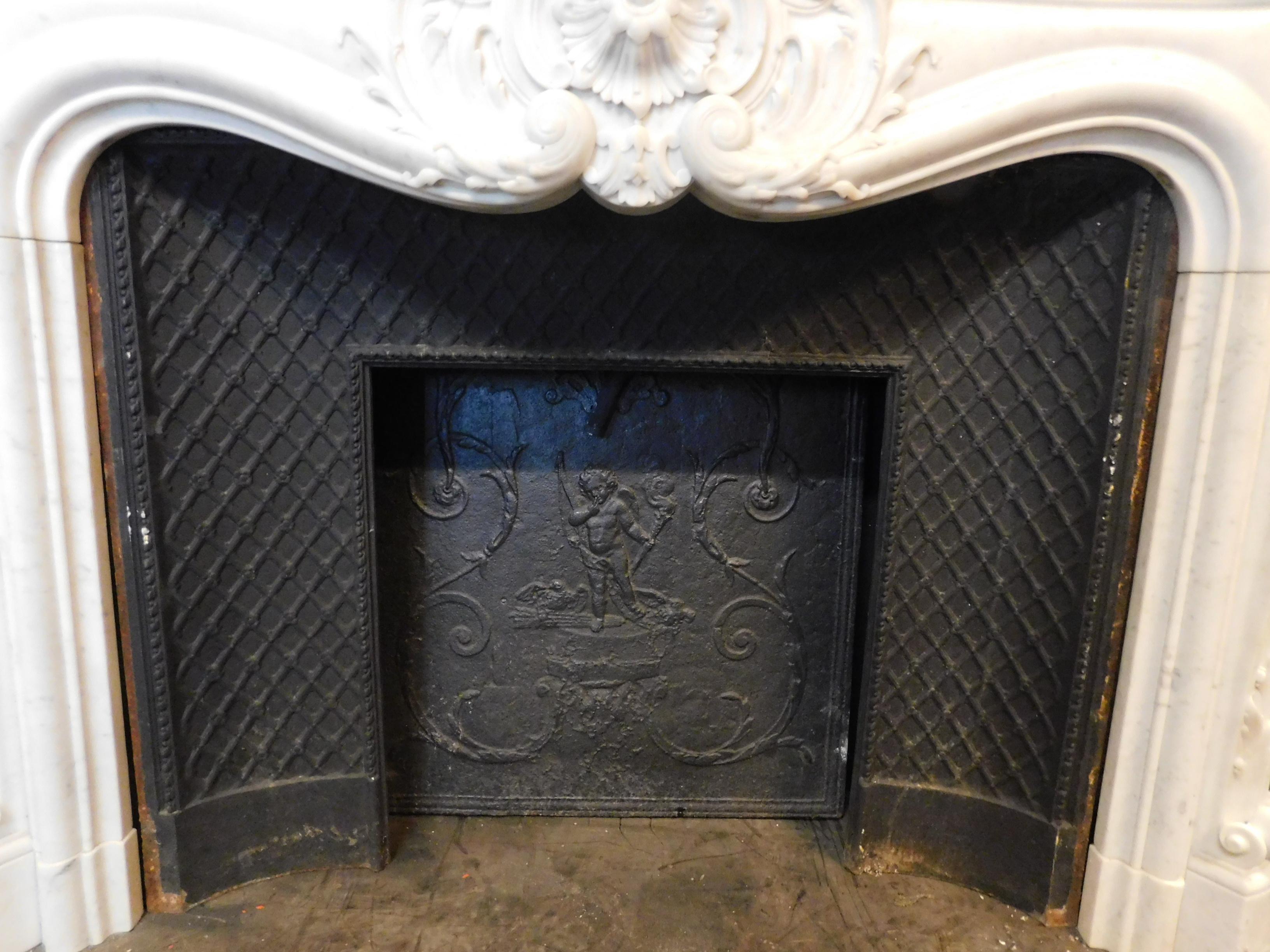 Antique Louis XV Fireplace, Richly Carved White Marble, 1700 Paris 'France' In Good Condition In Cuneo, Italy (CN)