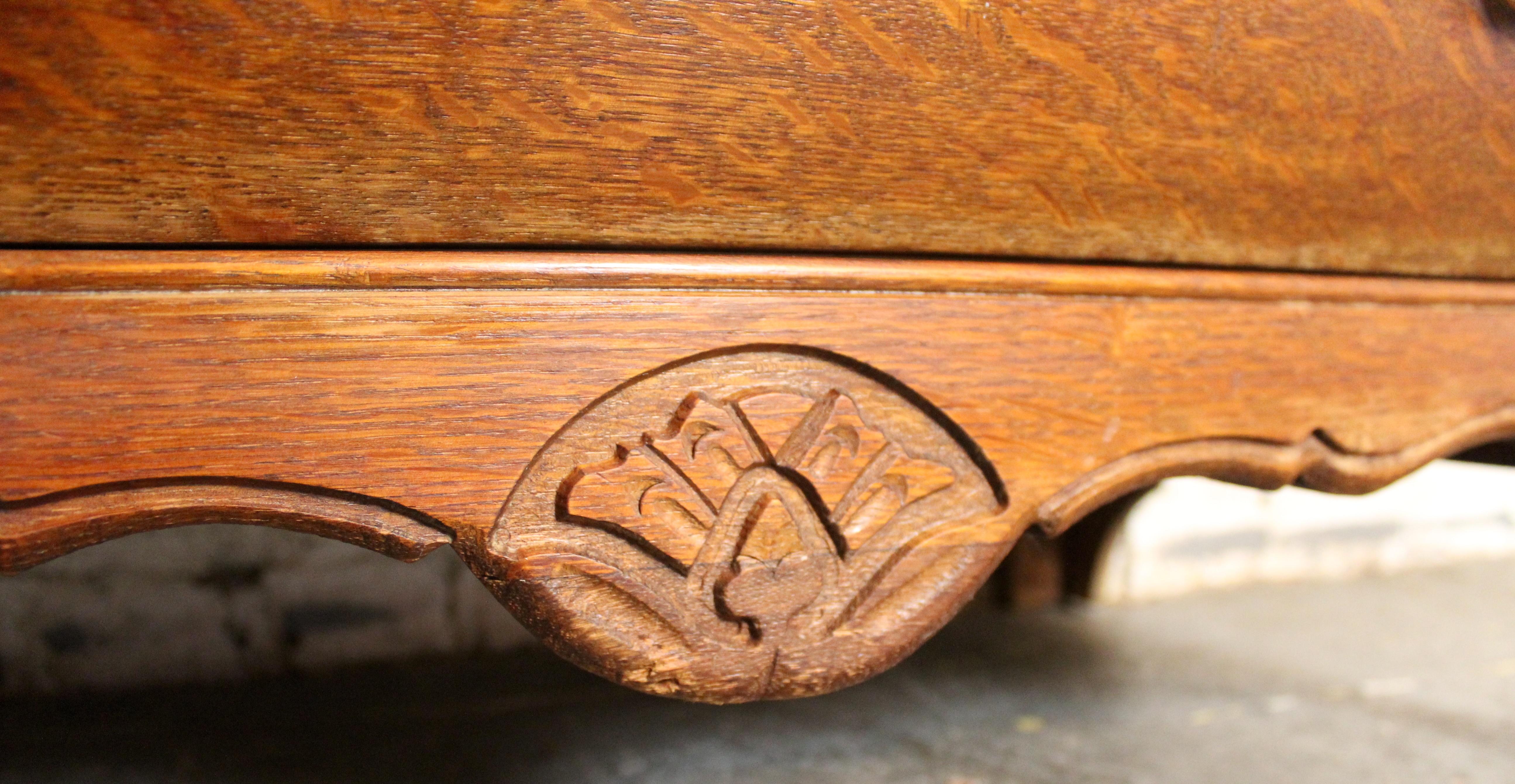 Ancienne commode française Louis XV en Oak en vente 5