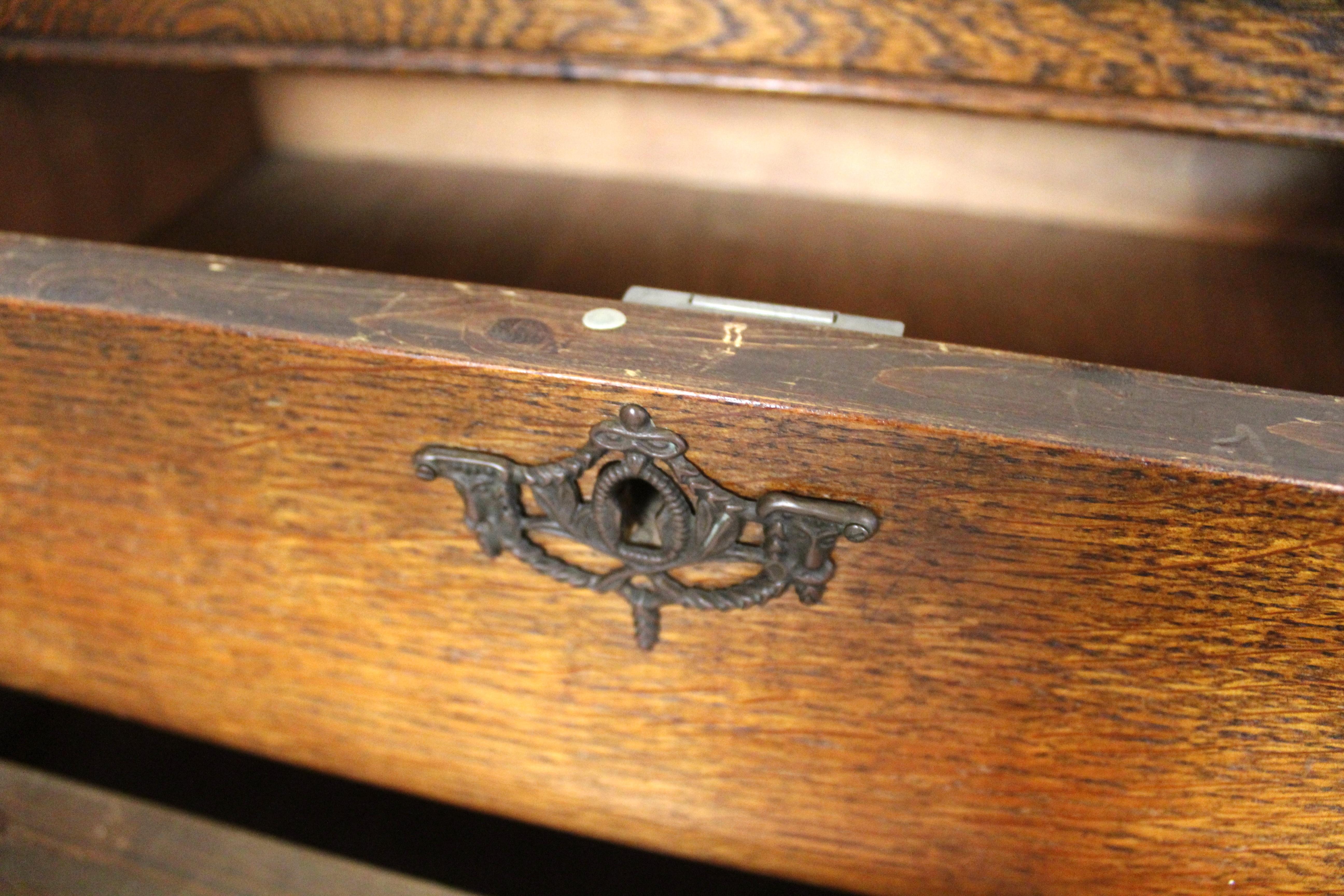 Ancienne commode française Louis XV en Oak en vente 7