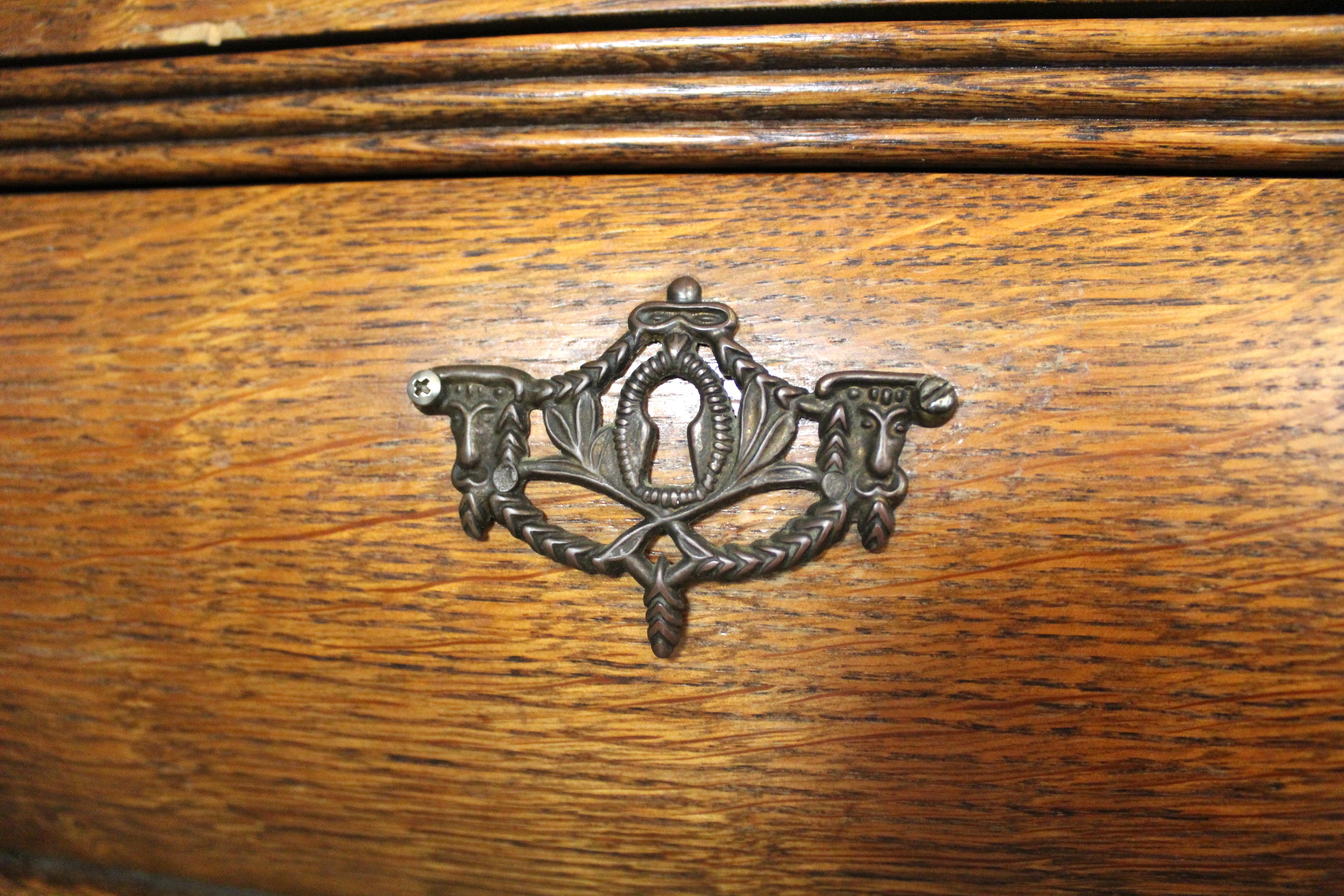 Ancienne commode française Louis XV en Oak en vente 8