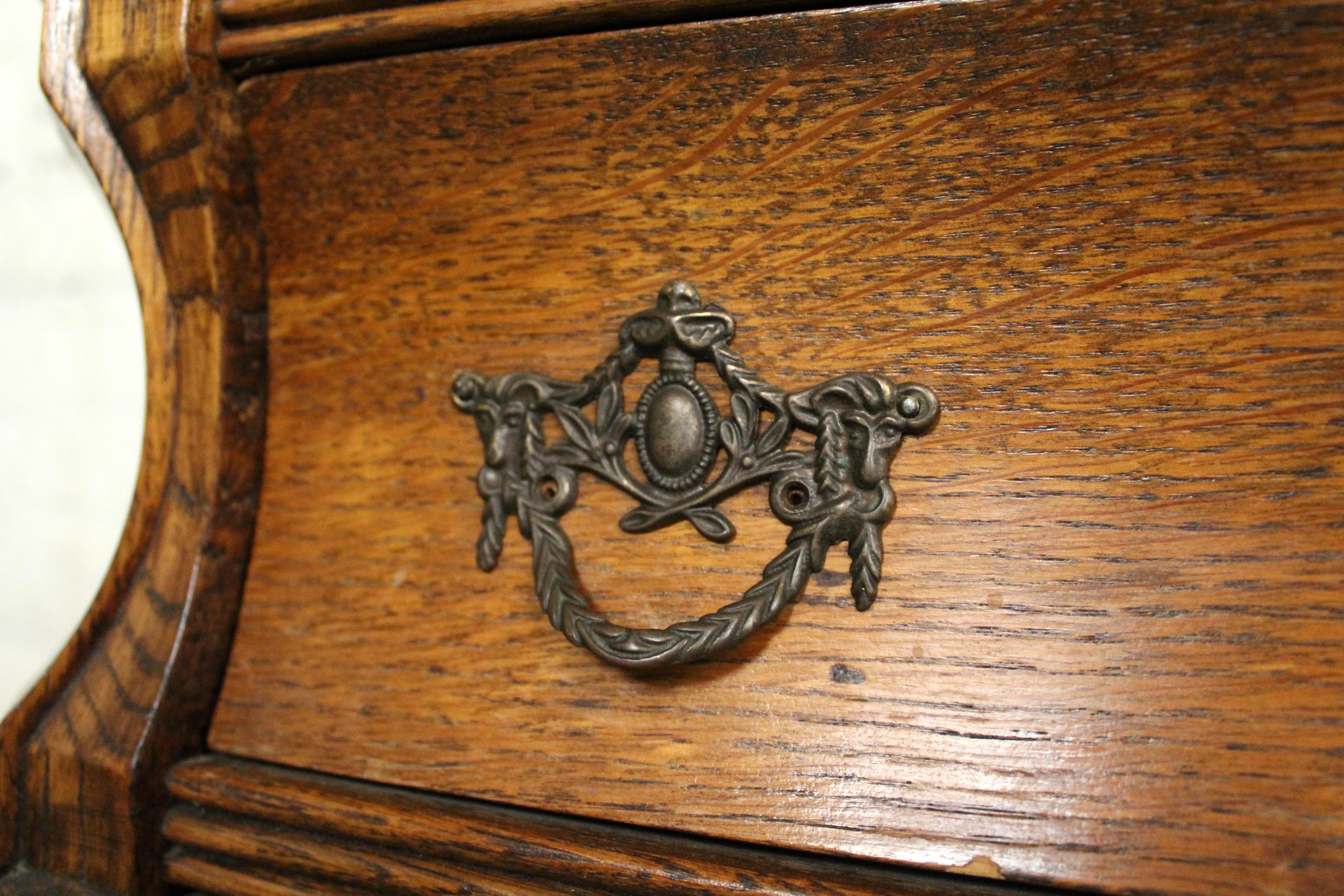 Ancienne commode française Louis XV en Oak en vente 9