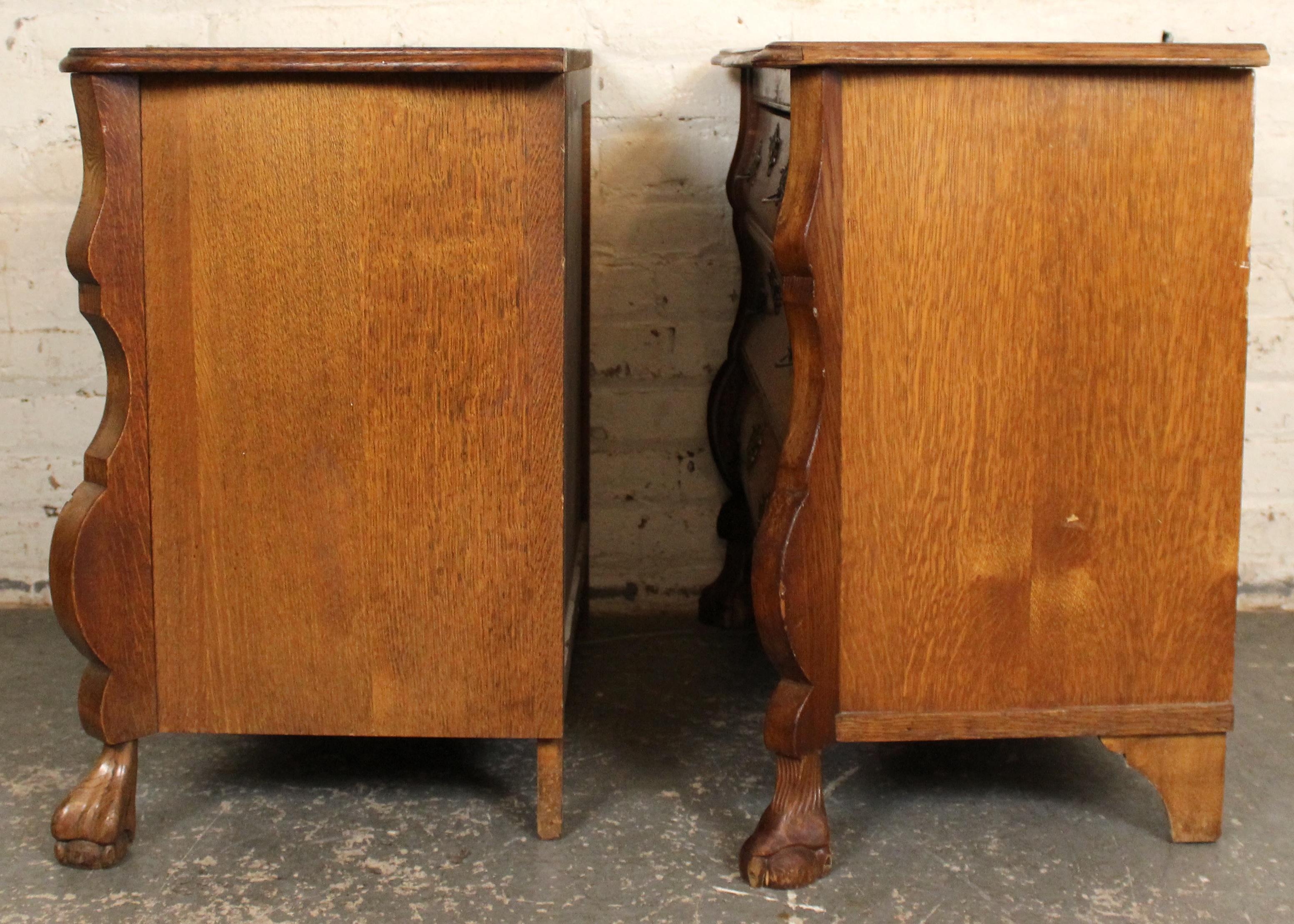 20ième siècle Ancienne commode française Louis XV en Oak en vente
