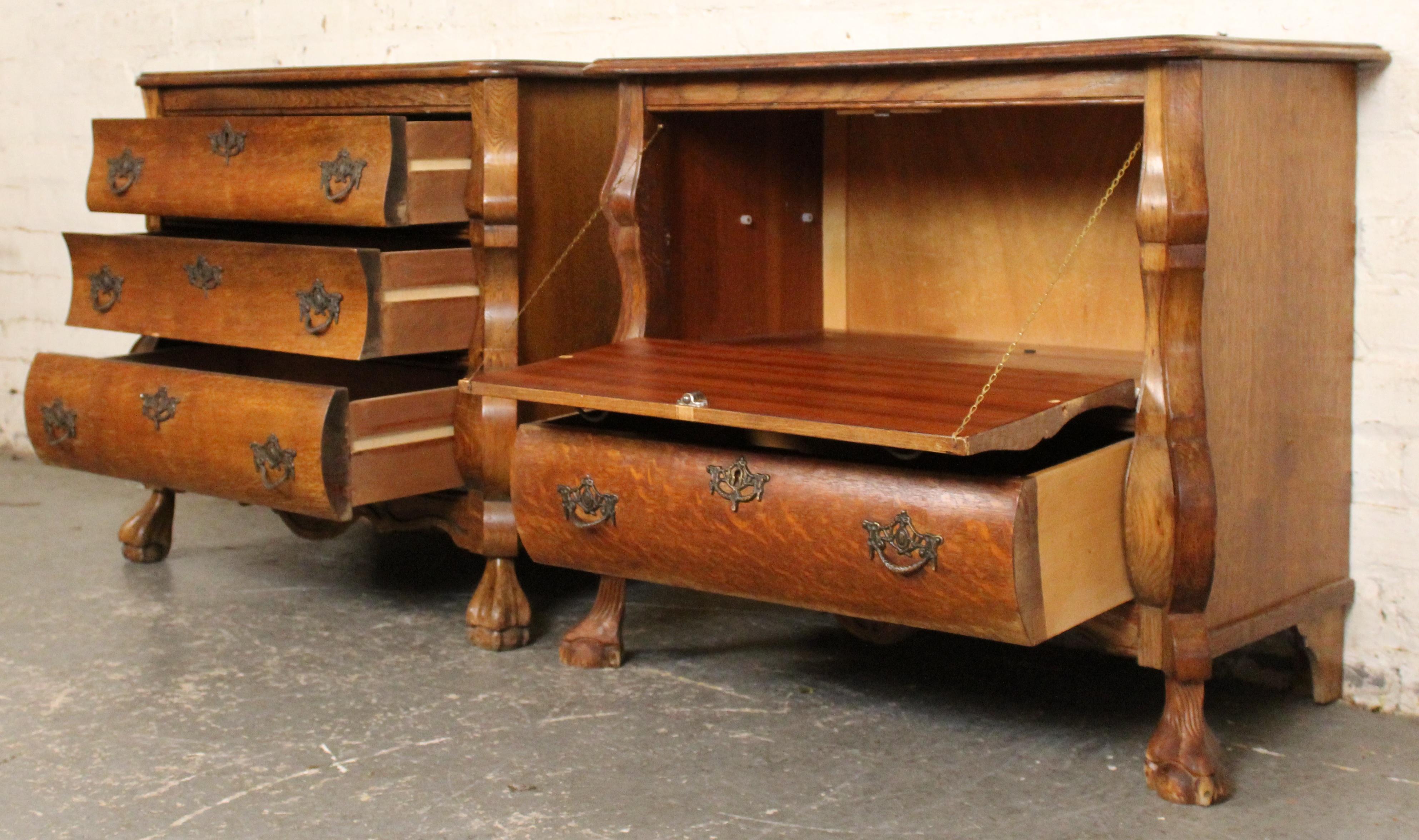 Laiton Ancienne commode française Louis XV en Oak en vente