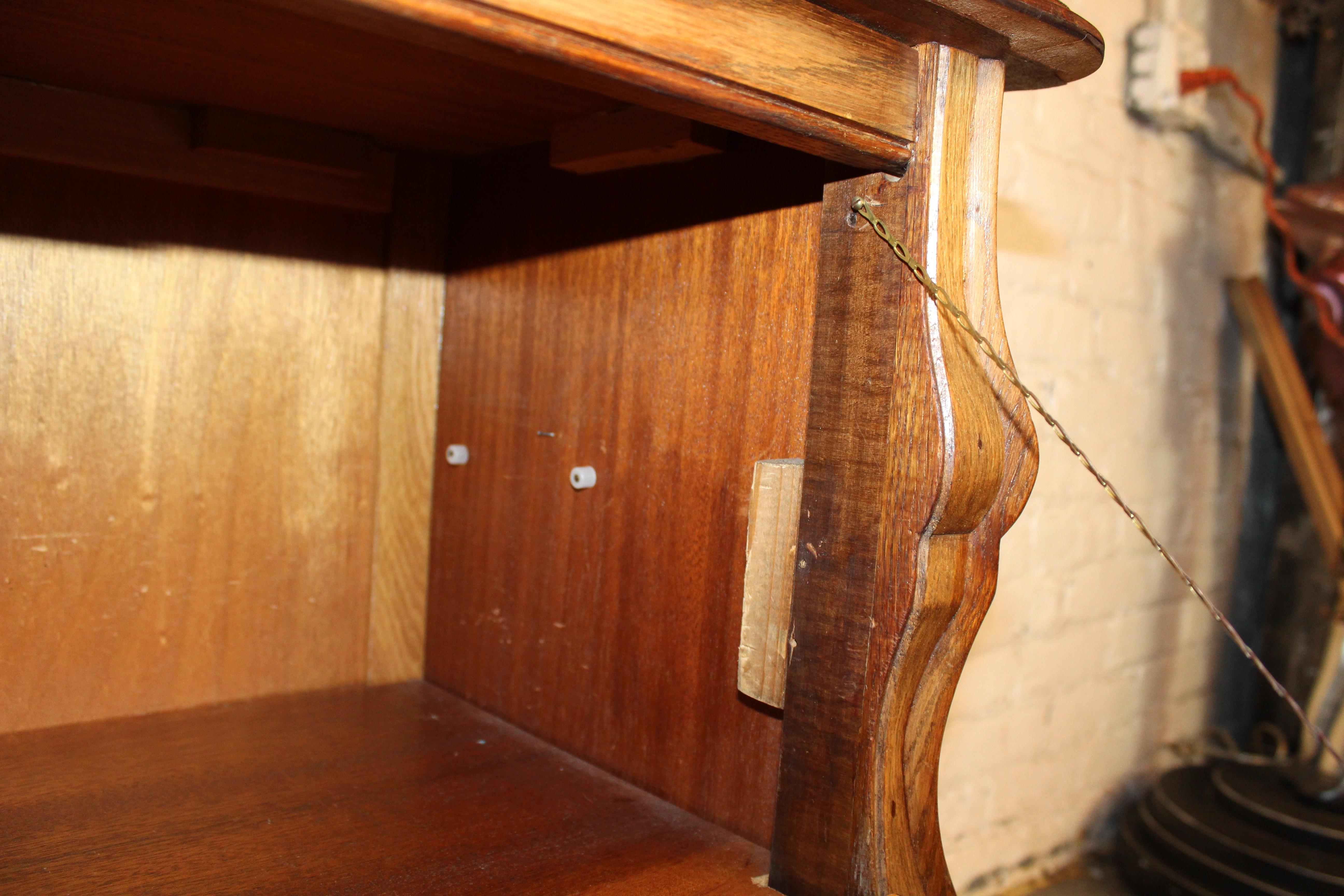 Ancienne commode française Louis XV en Oak en vente 2