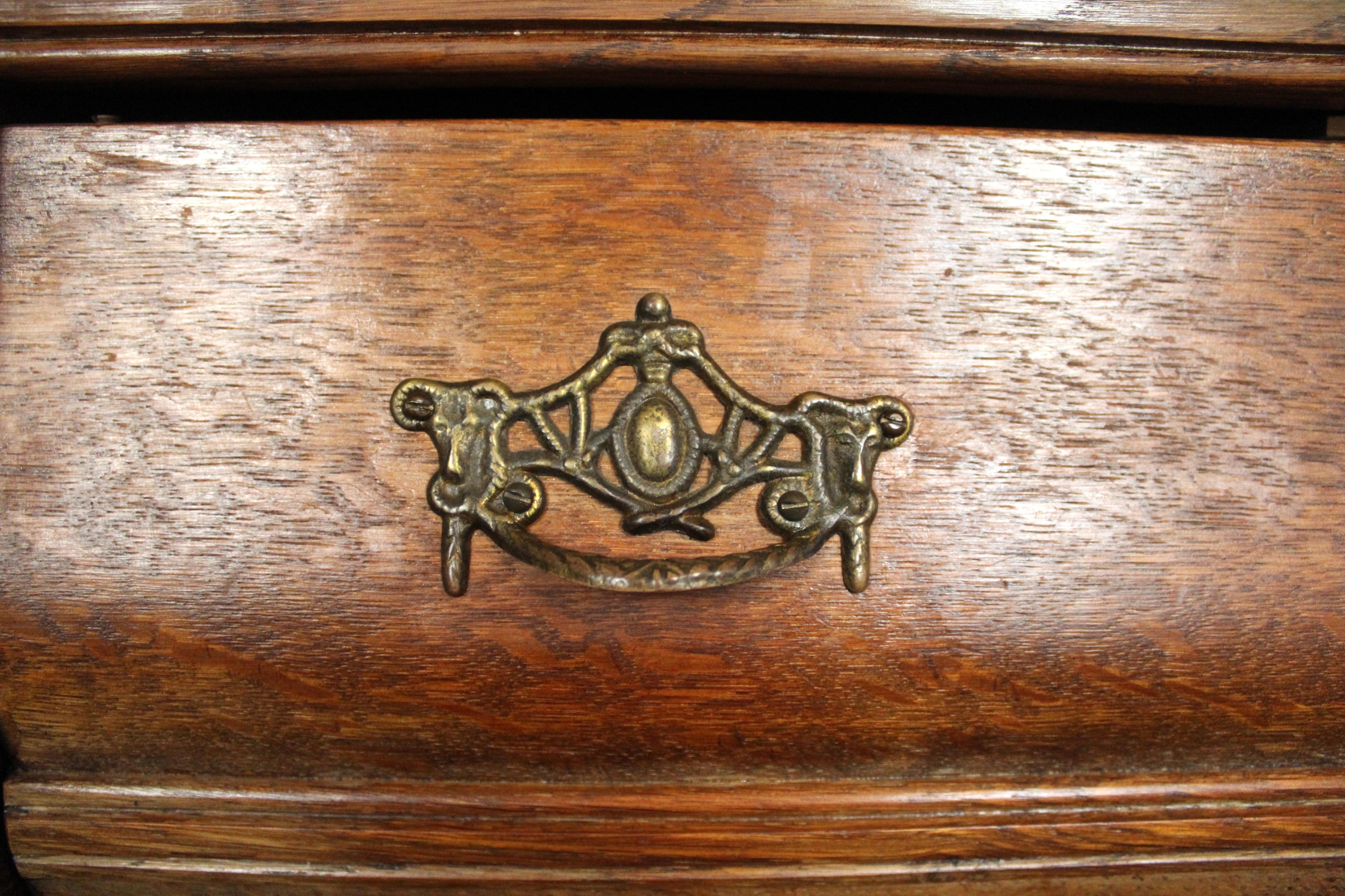 Ancienne commode française Louis XV en Oak en vente 3