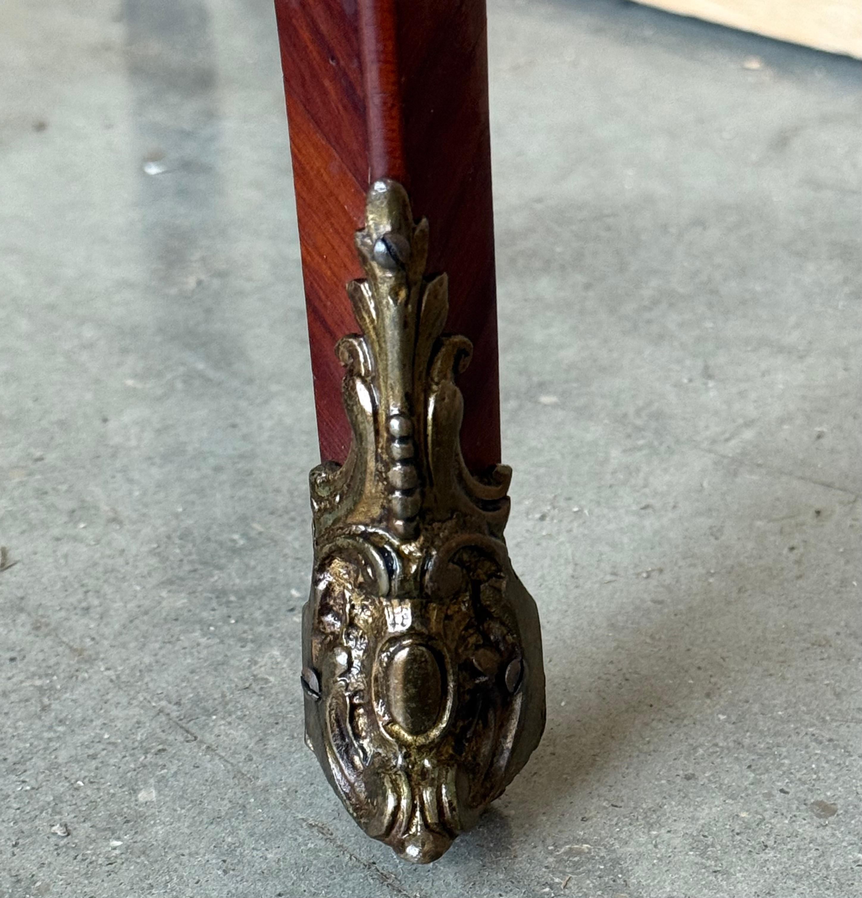 Antique Louis XV French Marquetry with Drawers Nightstands, Set of 2 en vente 6