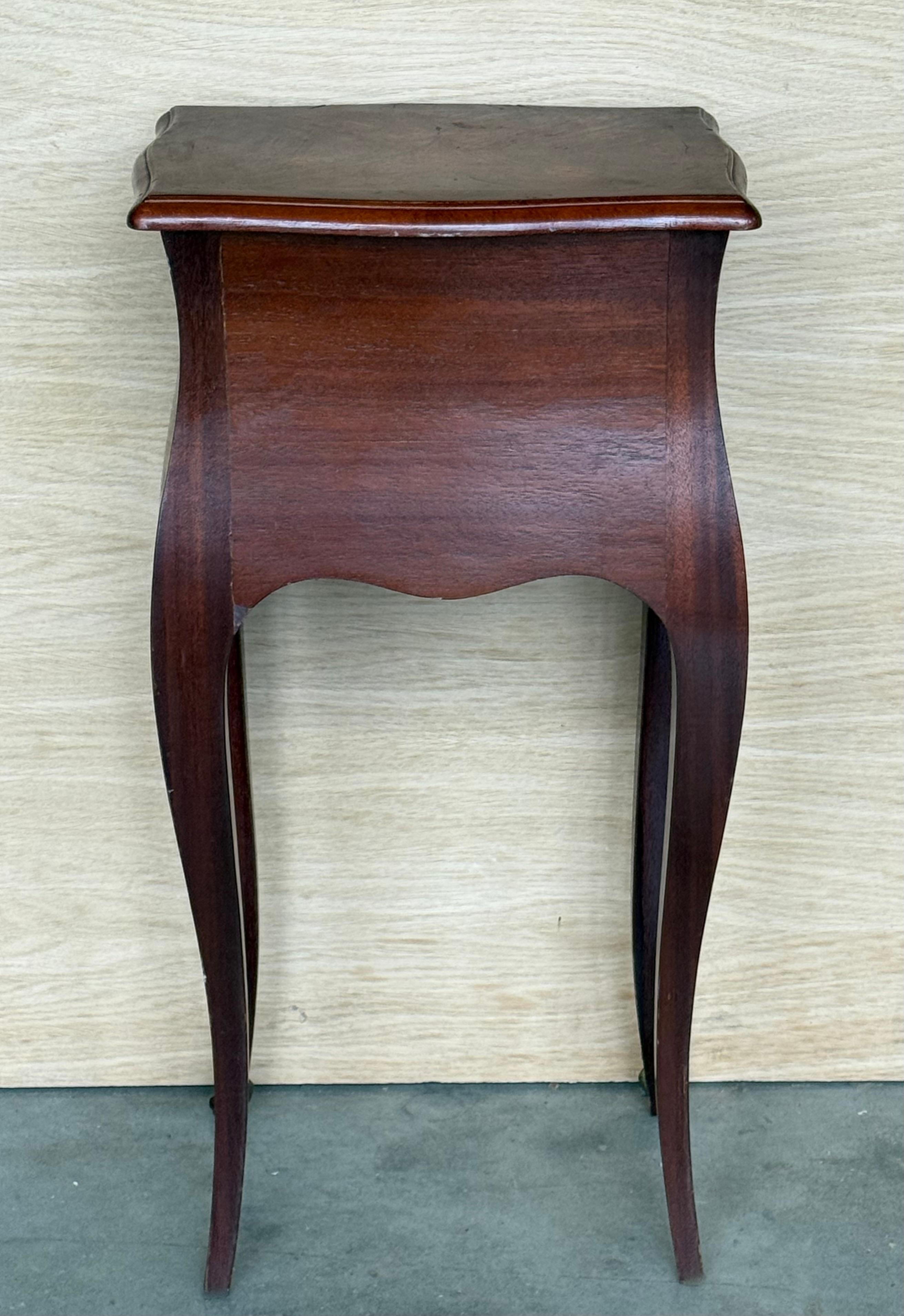 Antique Louis XV French Marquetry with Drawers Nightstands, Set of 2 en vente 2