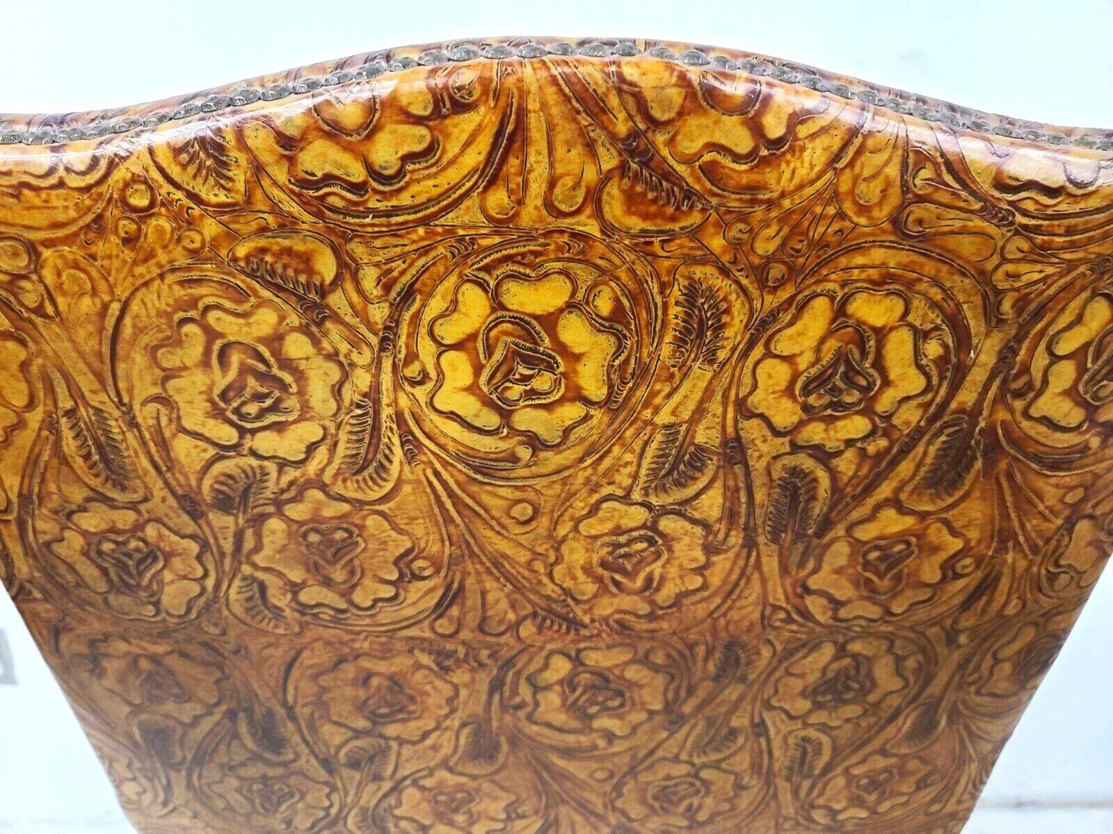 Fauteuil trône ancien Louis XV en cuir coloré à la main et travaillé à la main en vente 5