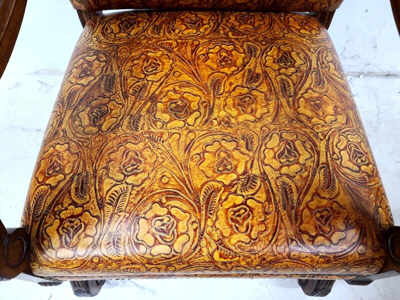 Fauteuil trône ancien Louis XV en cuir coloré à la main et travaillé à la main en vente 1