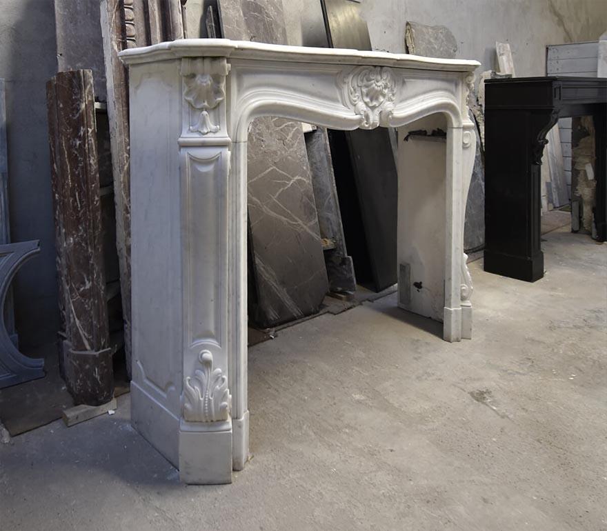 Antique Louis XV marble fireplace mantel 19th Century For Sale at 1stDibs