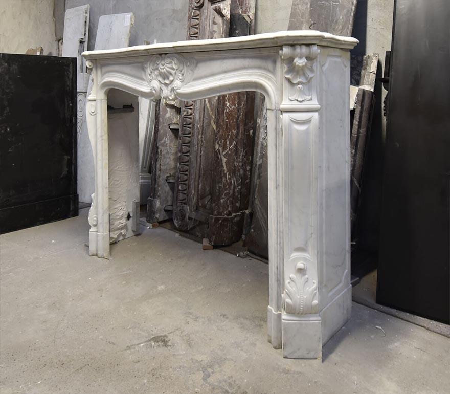 Antique Louis XV marble fireplace mantel 19th Century For Sale at 1stDibs