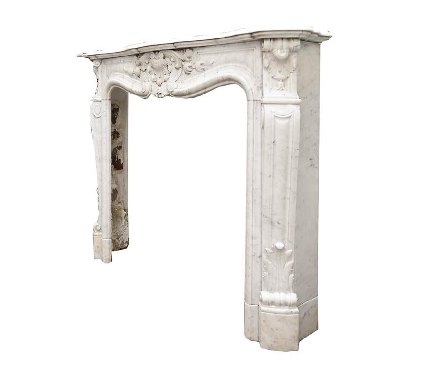 Antique Louis XV marble firplace mantel from the 19th Century In Fair Condition In Udenhout, NL