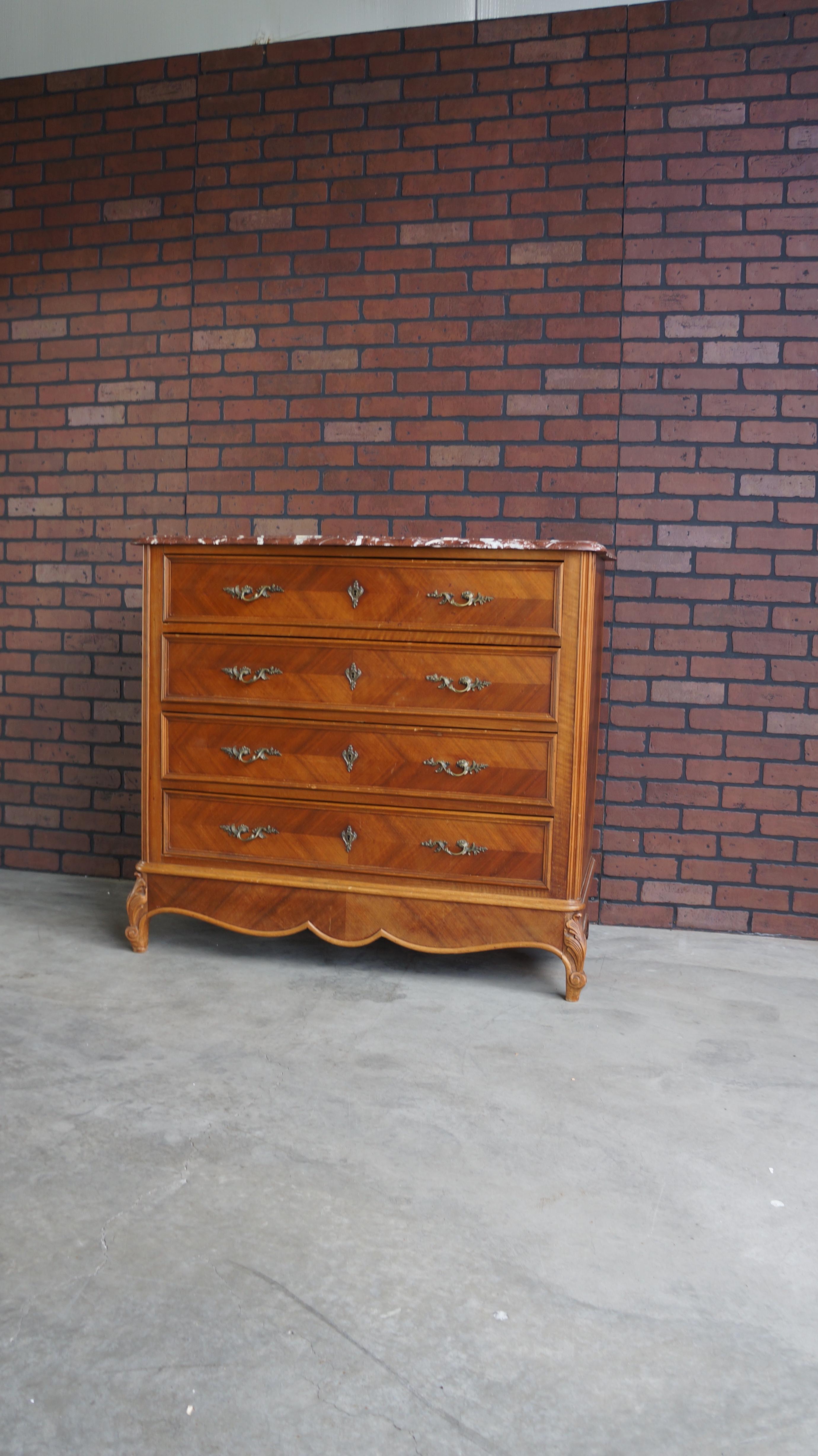 Antike Louis XV Kommode mit Marmorplatte im Angebot 2